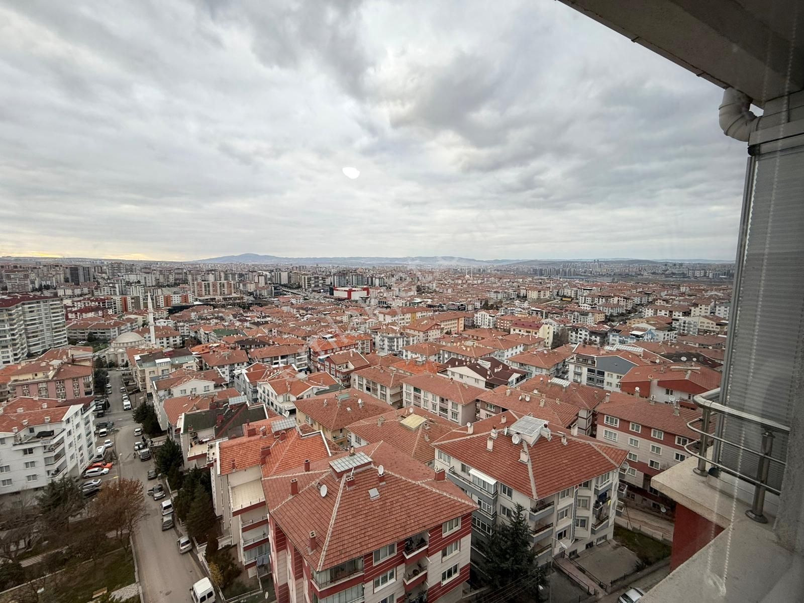 Ahi Mesut Bulvarı Yakını Site İçerisinde Yapılı Satılık 3+1