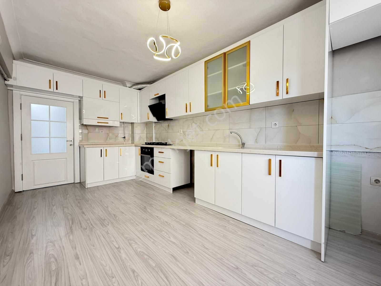 Kalecik Emlak'tan Salı Pazarı Yakını Full Yapılı 3+1 Daire