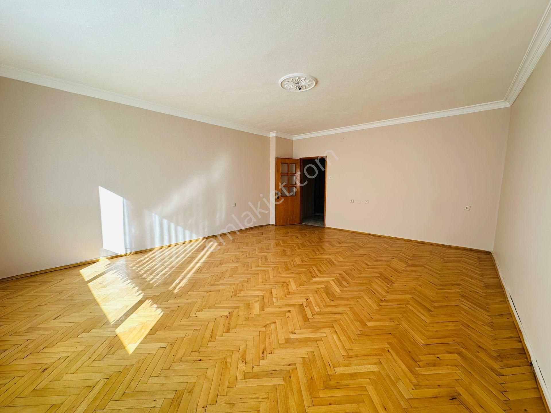 Karapürçek'te Kök Tapu 3+1 Katta Satılık Daire !! - Görsel 7