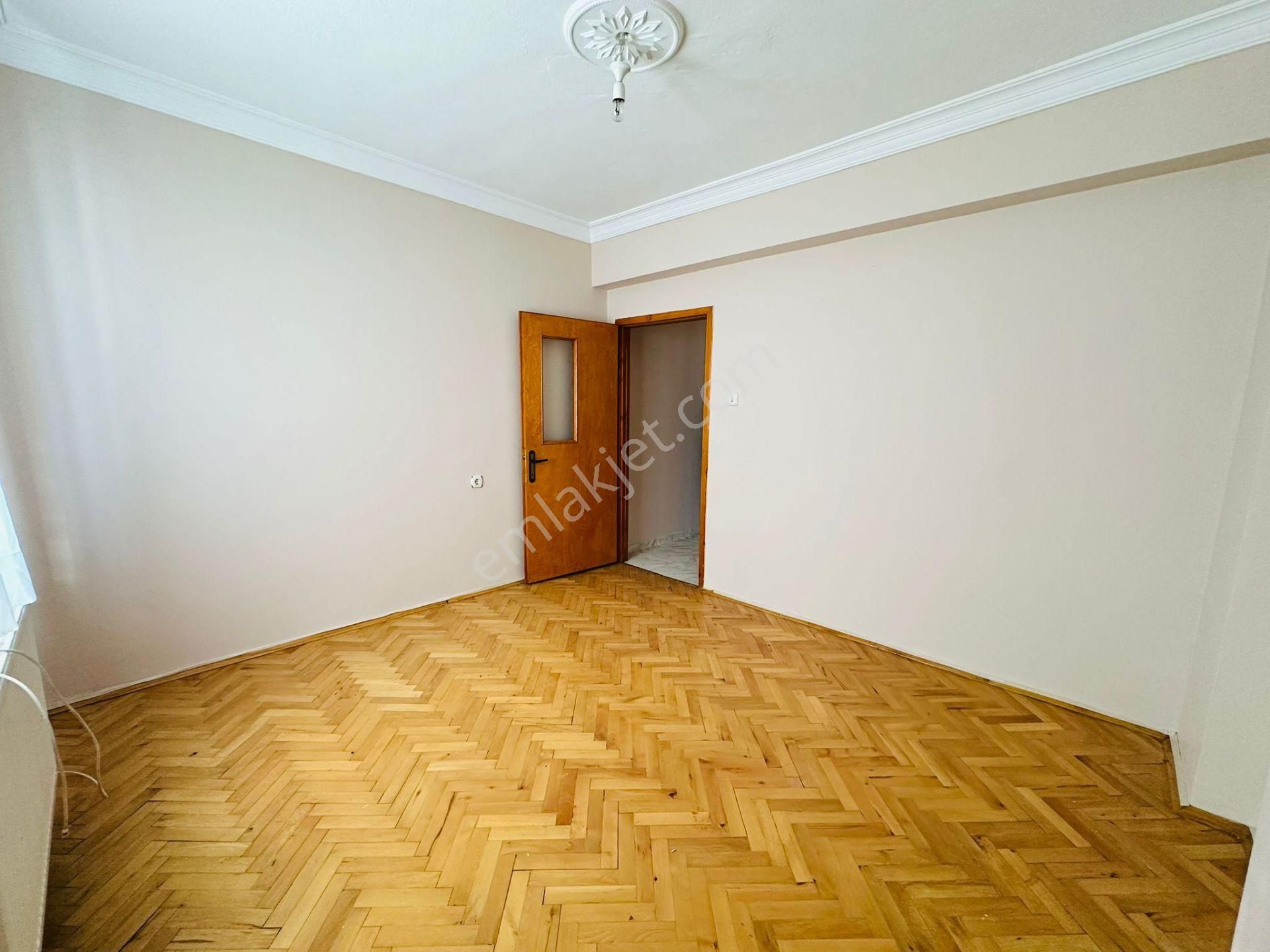 Karapürçek'te Kök Tapu 3+1 Katta Satılık Daire !! - Görsel 12