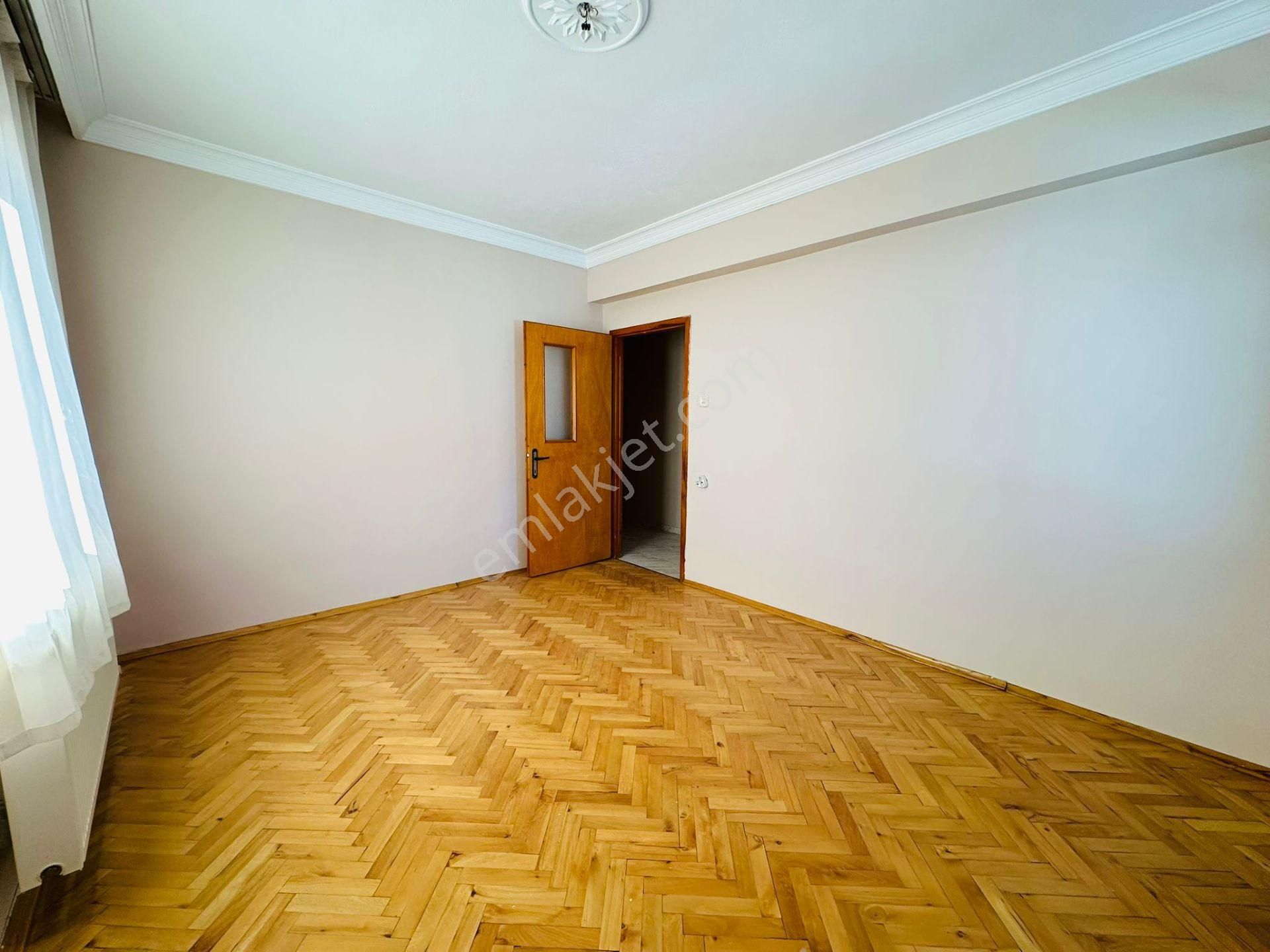 Karapürçek'te Kök Tapu 3+1 Katta Satılık Daire !! - Görsel 13