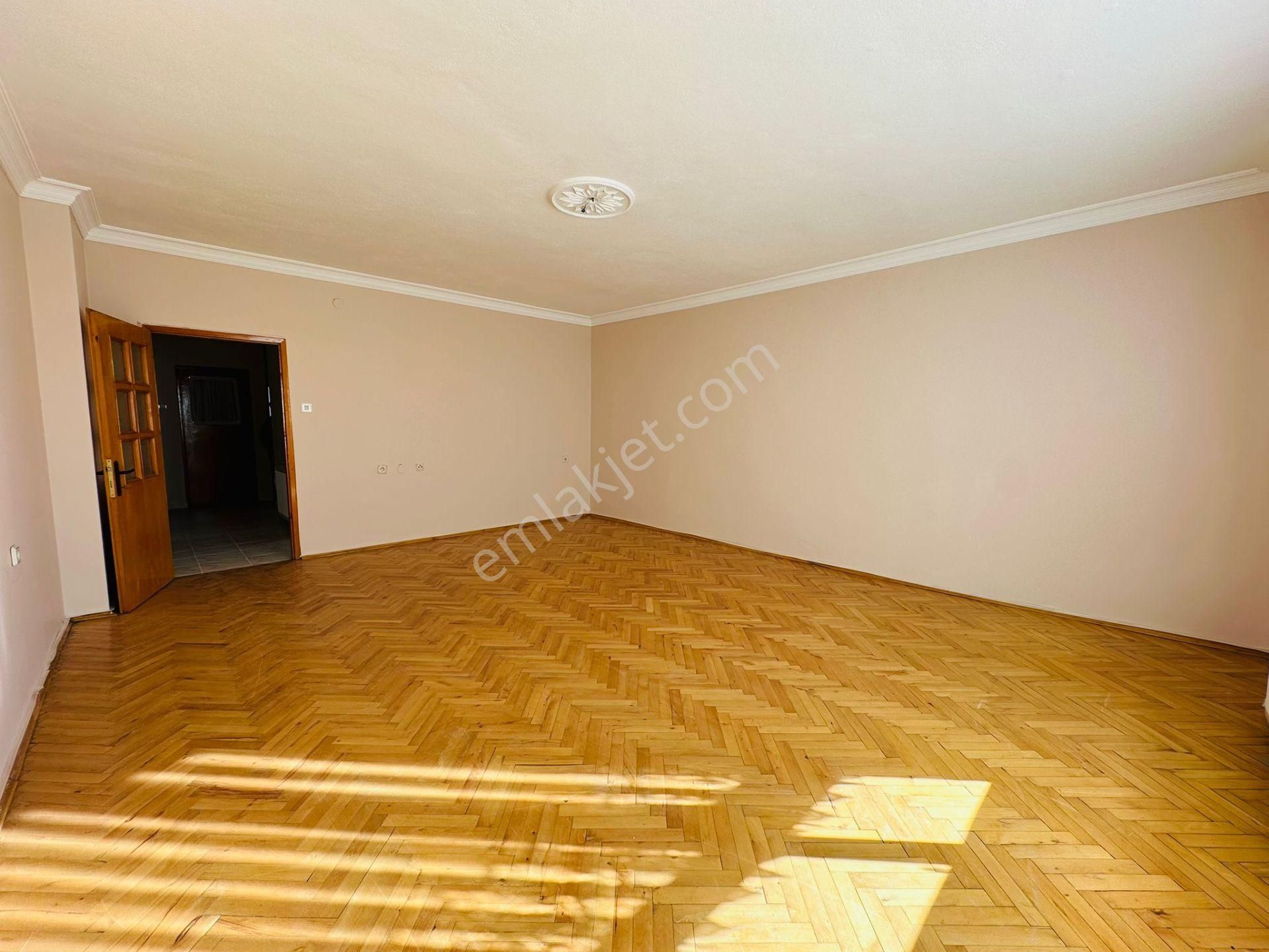 Karapürçek'te Kök Tapu 3+1 Katta Satılık Daire !! - Görsel 6