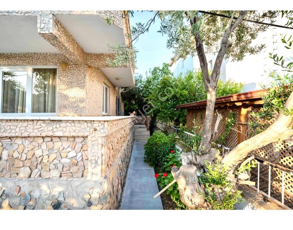 520 Gayrimenkulden Sarımsaklıda 3+2 Taş Kaplama Satılık Villa - Görsel 25