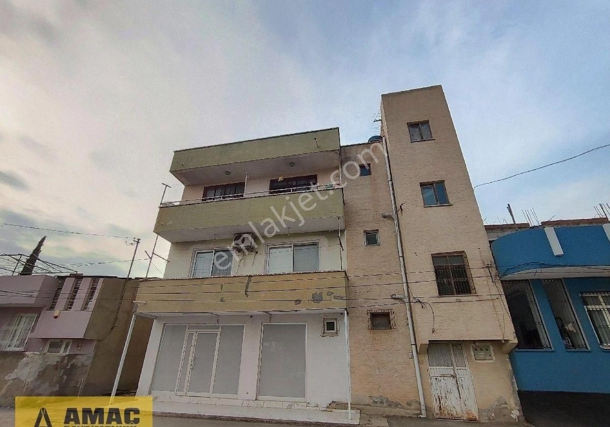 İsmetpaşa'da Kıyıboyuna Yürüme Mesafeli Altı Dükkan 3 Katlı Müstakil Ev