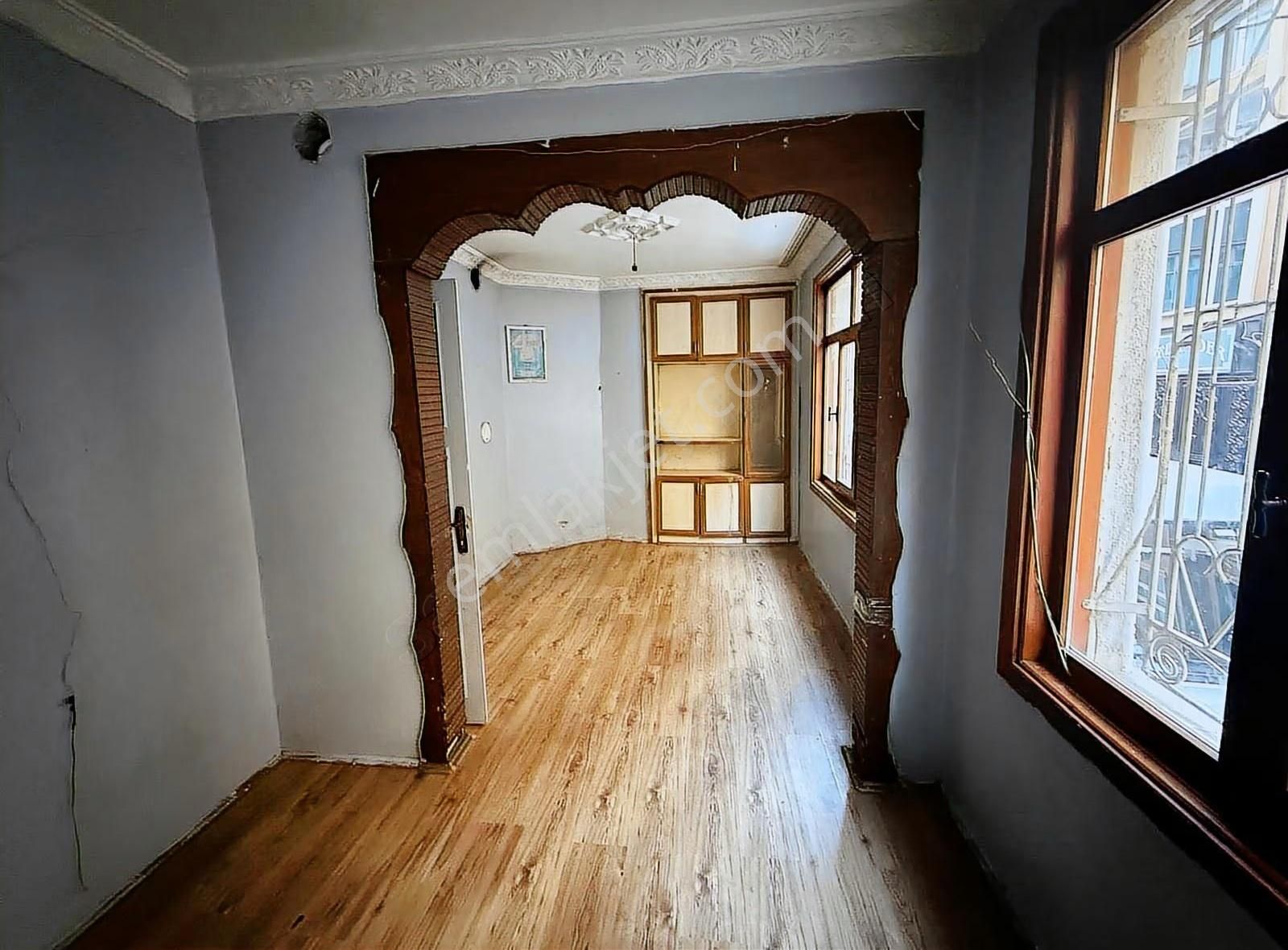 Şems-i Tebrizimah. 2+1 Kiralık Sobalı Daire