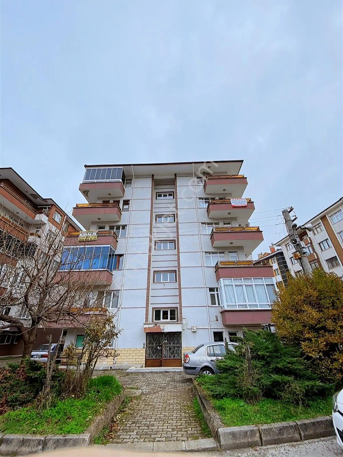 Bizim Emlaktan Salı Pazarı Yürüyüş Yolunda Bakımlı 3+1 Daire