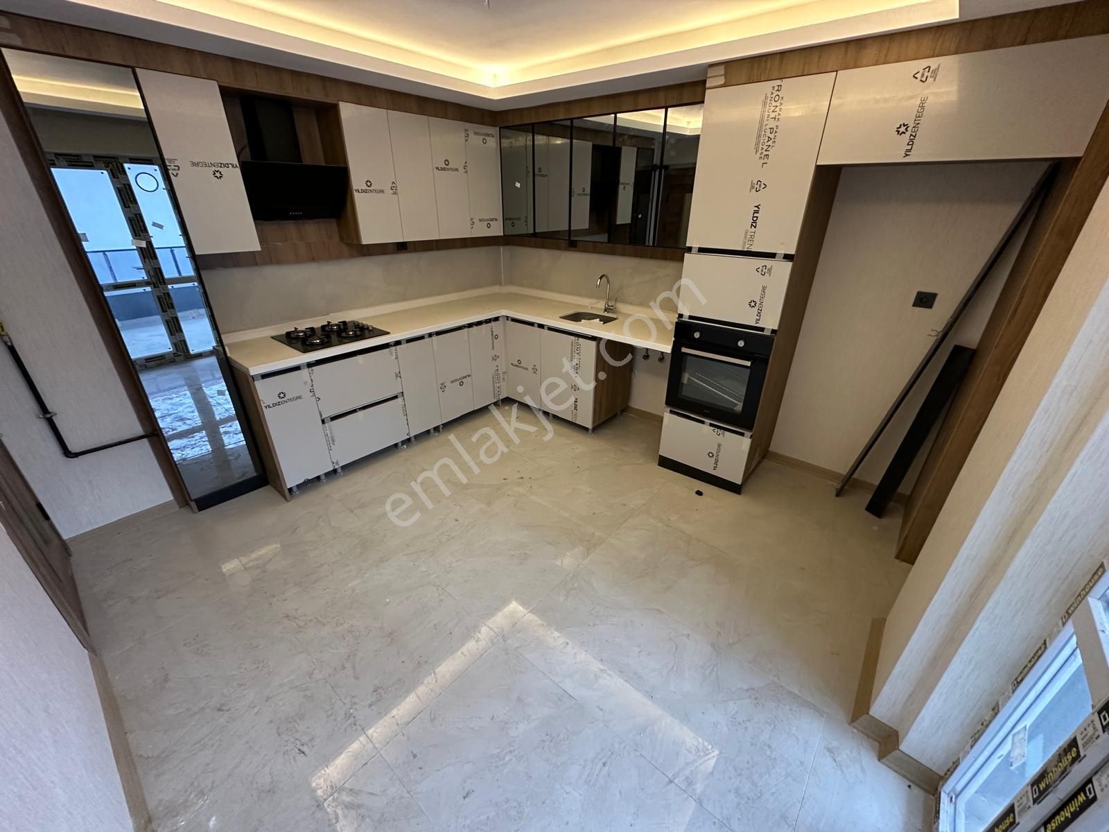 Yenikent Menderes'te A-z'ye Kadar Yapılı Olan Lüx Yapıda Satılık Daire - Görsel 5