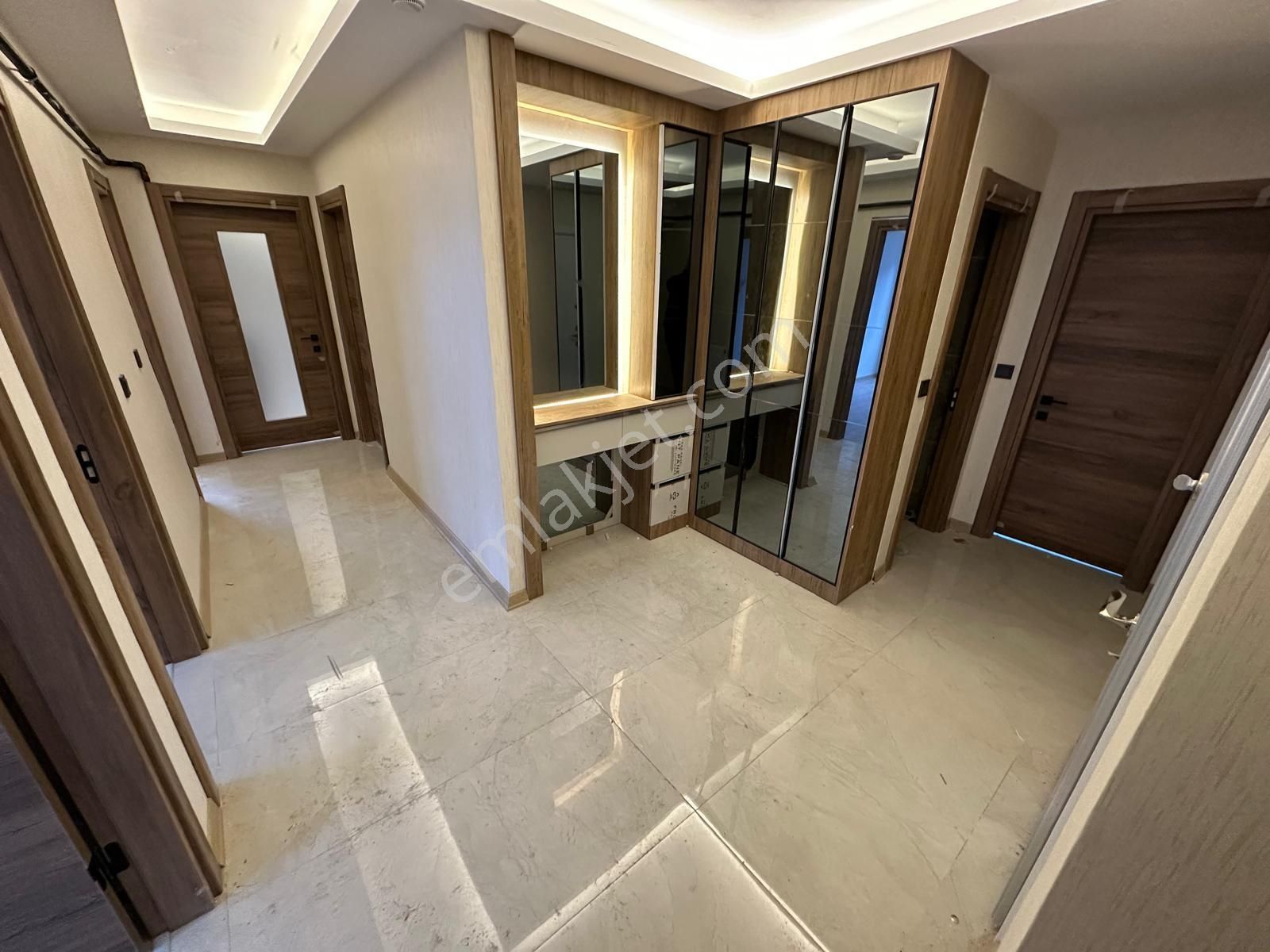 Yenikent Menderes'te A-z'ye Kadar Yapılı Olan Lüx Yapıda Satılık Daire - Görsel 31