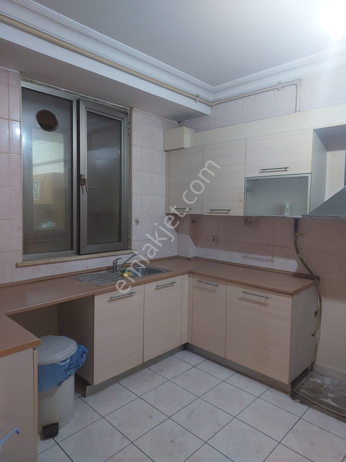 Ümraniye Atatürk Mahallesi Yamanevler Çarşıda Metro Alemdağ Cad.üzerinde Asansör 4.kat Daire Ev - Görsel 9