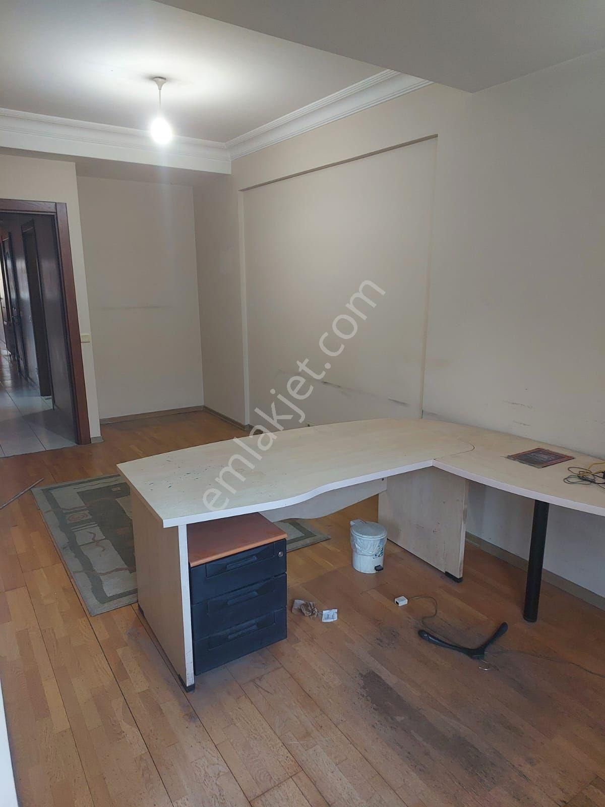 Ümraniye Atatürk Mahallesi Yamanevler Çarşıda Metro Alemdağ Cad.üzerinde Asansör 4.kat Daire Ev - Görsel 11