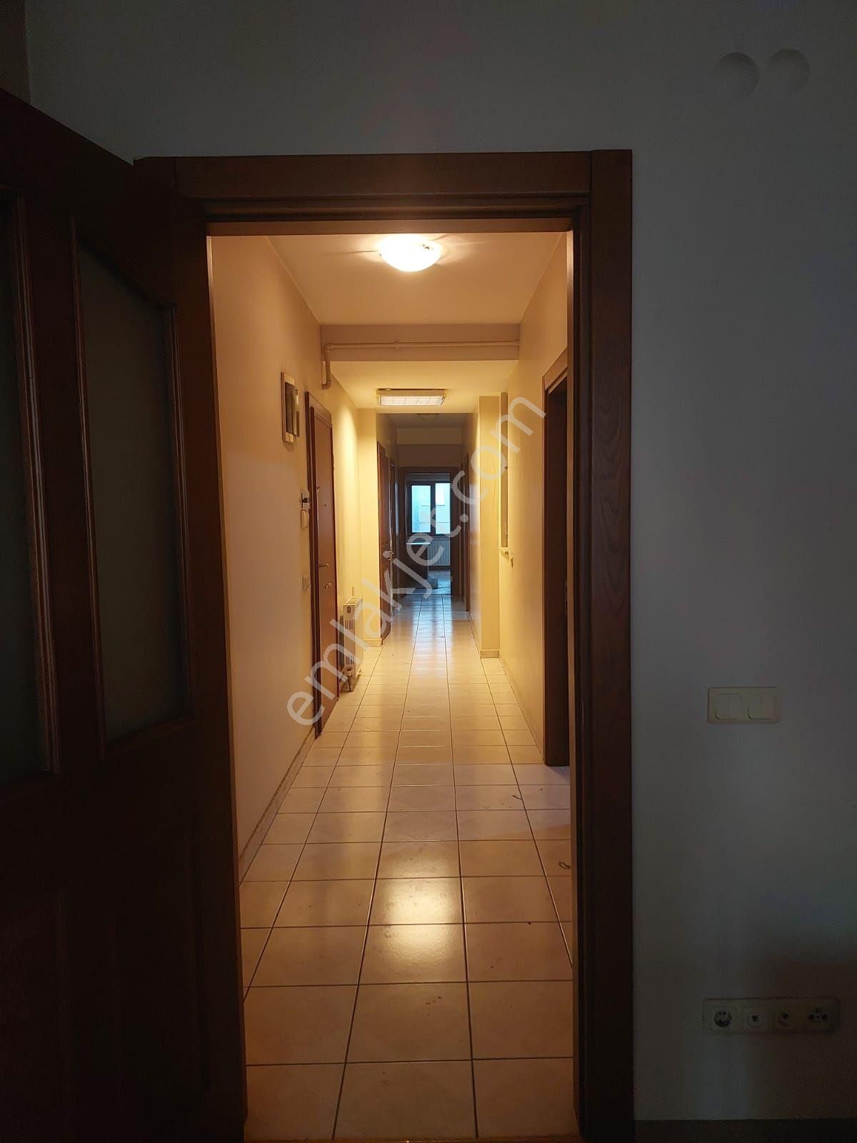 Ümraniye Atatürk Mahallesi Yamanevler Çarşıda Metro Alemdağ Cad.üzerinde Asansör 4.kat Daire Ev - Görsel 6