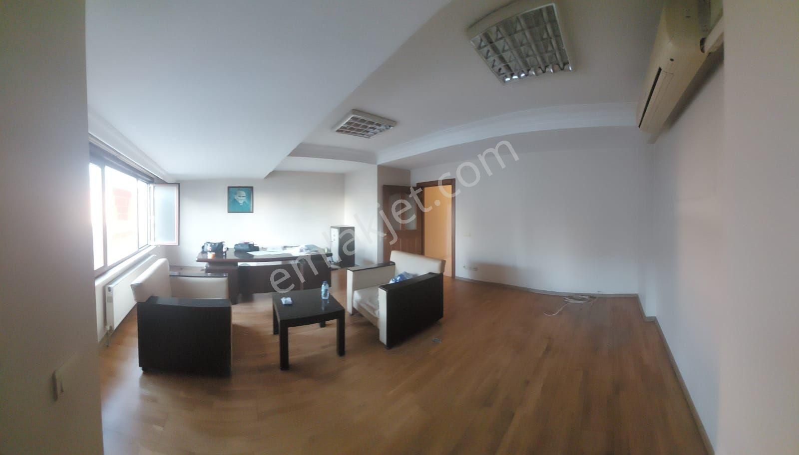 Ümraniye Atatürk Mahallesi Yamanevler Çarşıda Metro Alemdağ Cad.üzerinde Asansör 4.kat Daire Ev - Görsel 3