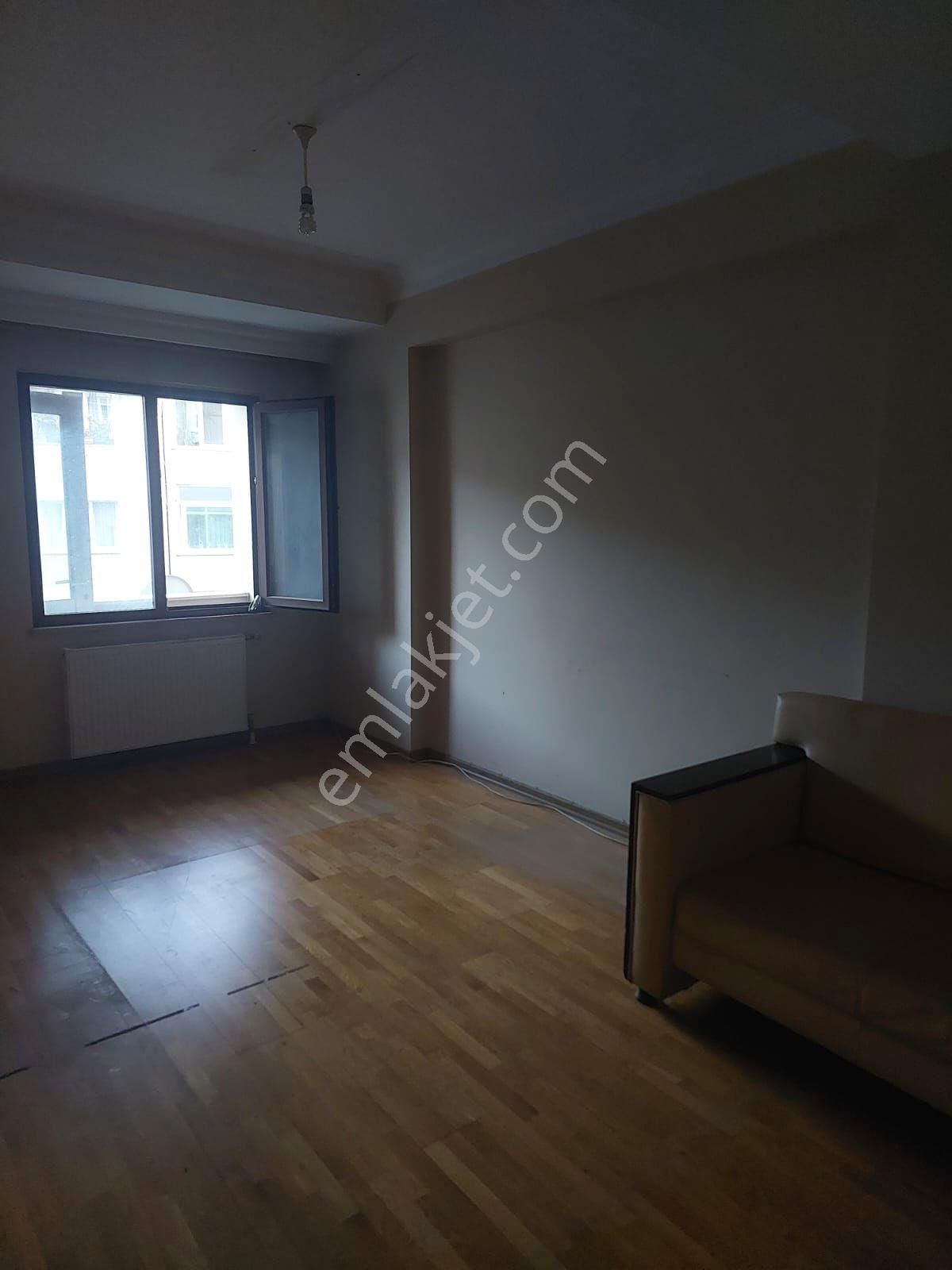 Ümraniye Atatürk Mahallesi Yamanevler Çarşıda Metro Alemdağ Cad.üzerinde Asansör 4.kat Daire Ev - Görsel 4