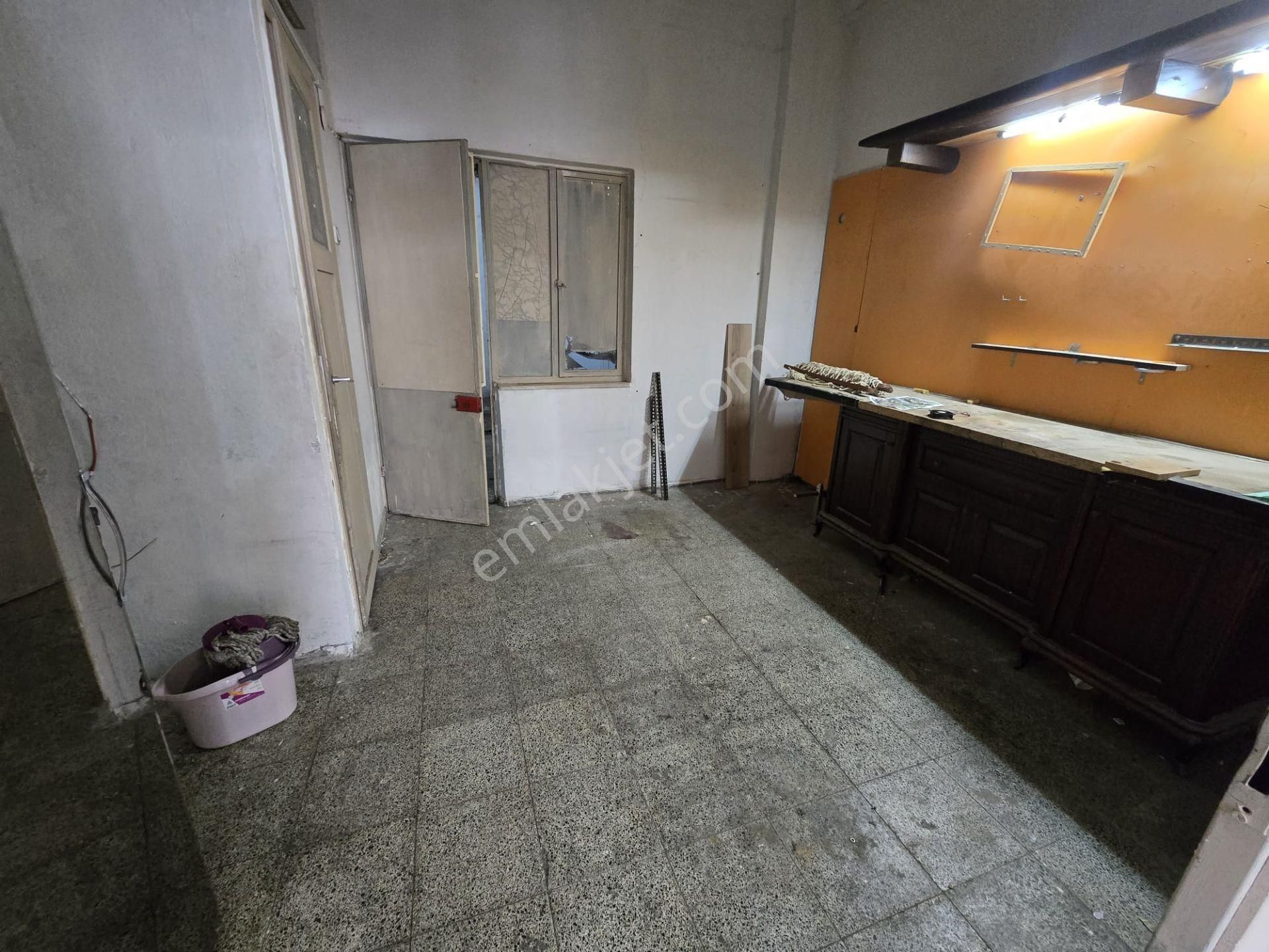 Karşıyaka'da Suzan Divrik Meslek Lisesi Yanı 45m² Kiralık Dükkan - Görsel 3