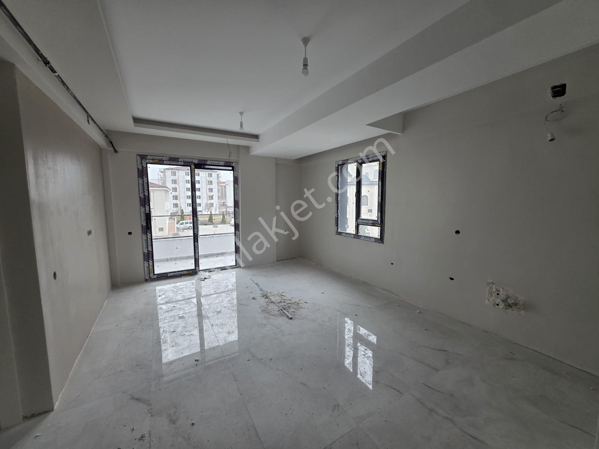 Cm Emlaktan ,eski Fertek Yolu Tanzim Market Arkası,3. Kat 1+1 Satılık Daire - Görsel 3