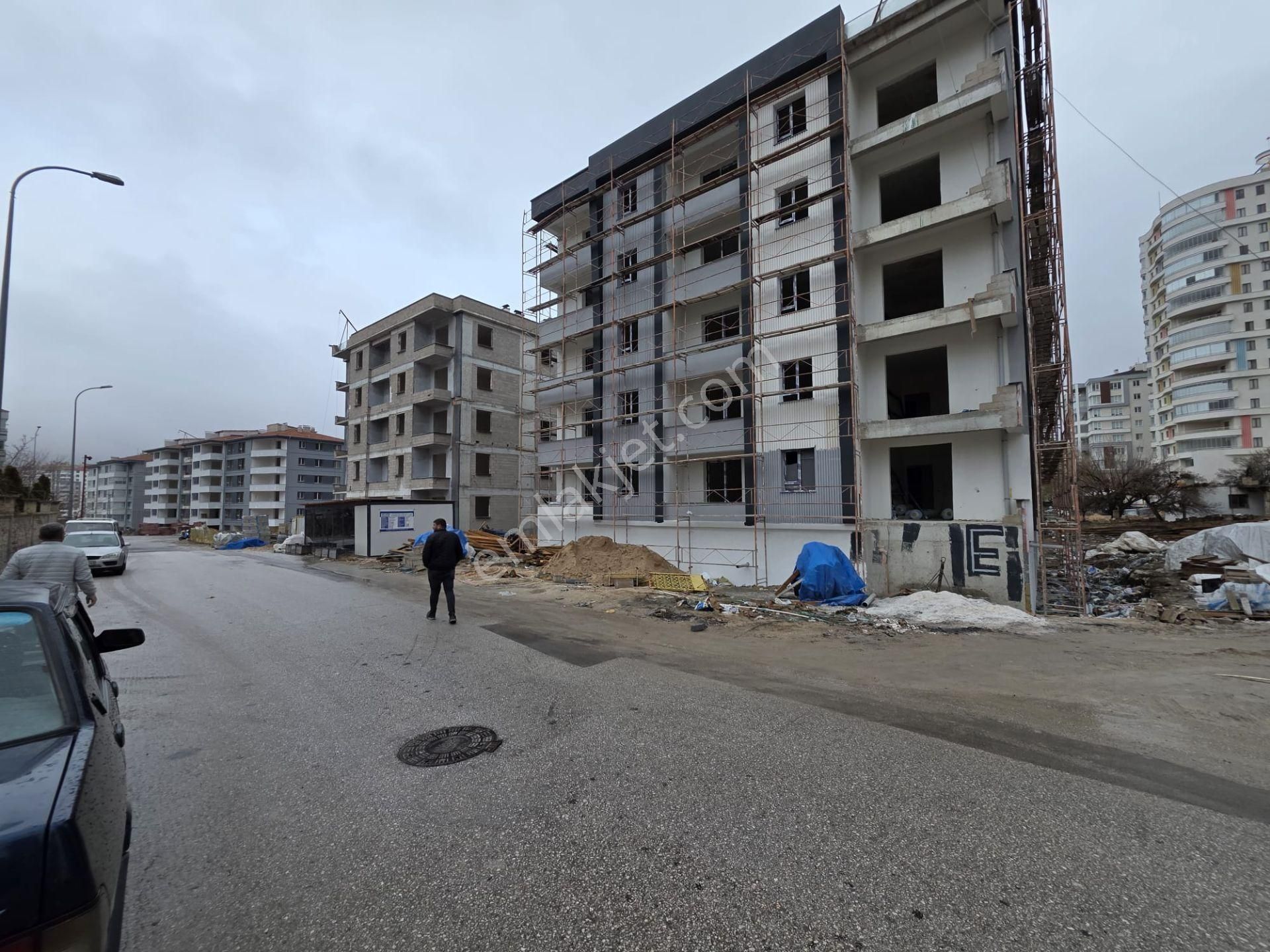 Cm Emlaktan ,eski Fertek Yolu Tanzim Market Arkası,3. Kat 1+1 Satılık Daire