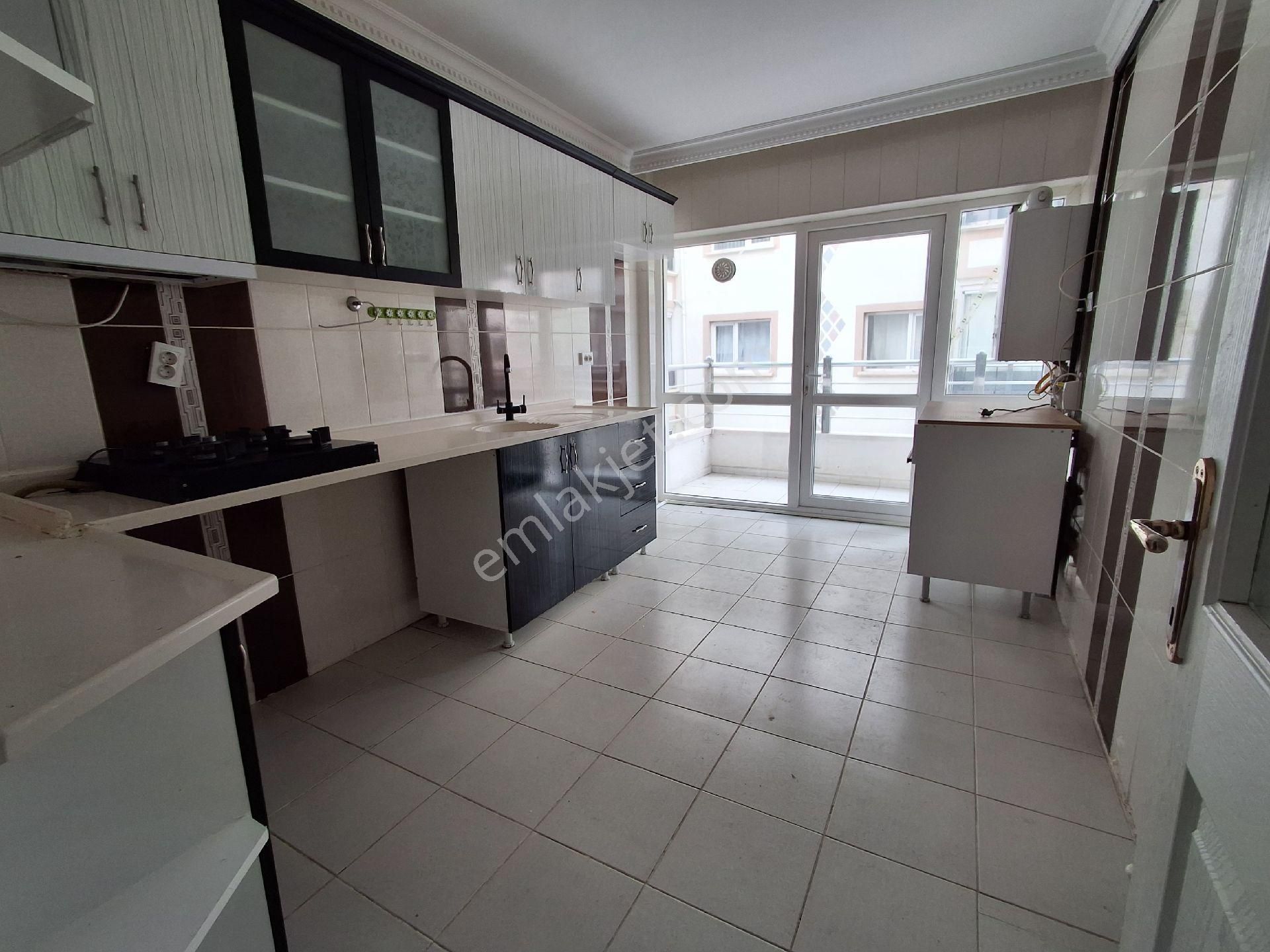 H.gazi Göbek Pazar Arkası 1.kat 3+1 Asansörlü Kök Tapu Kombi Petek Duşakabin Vestiyer Full - Görsel 8