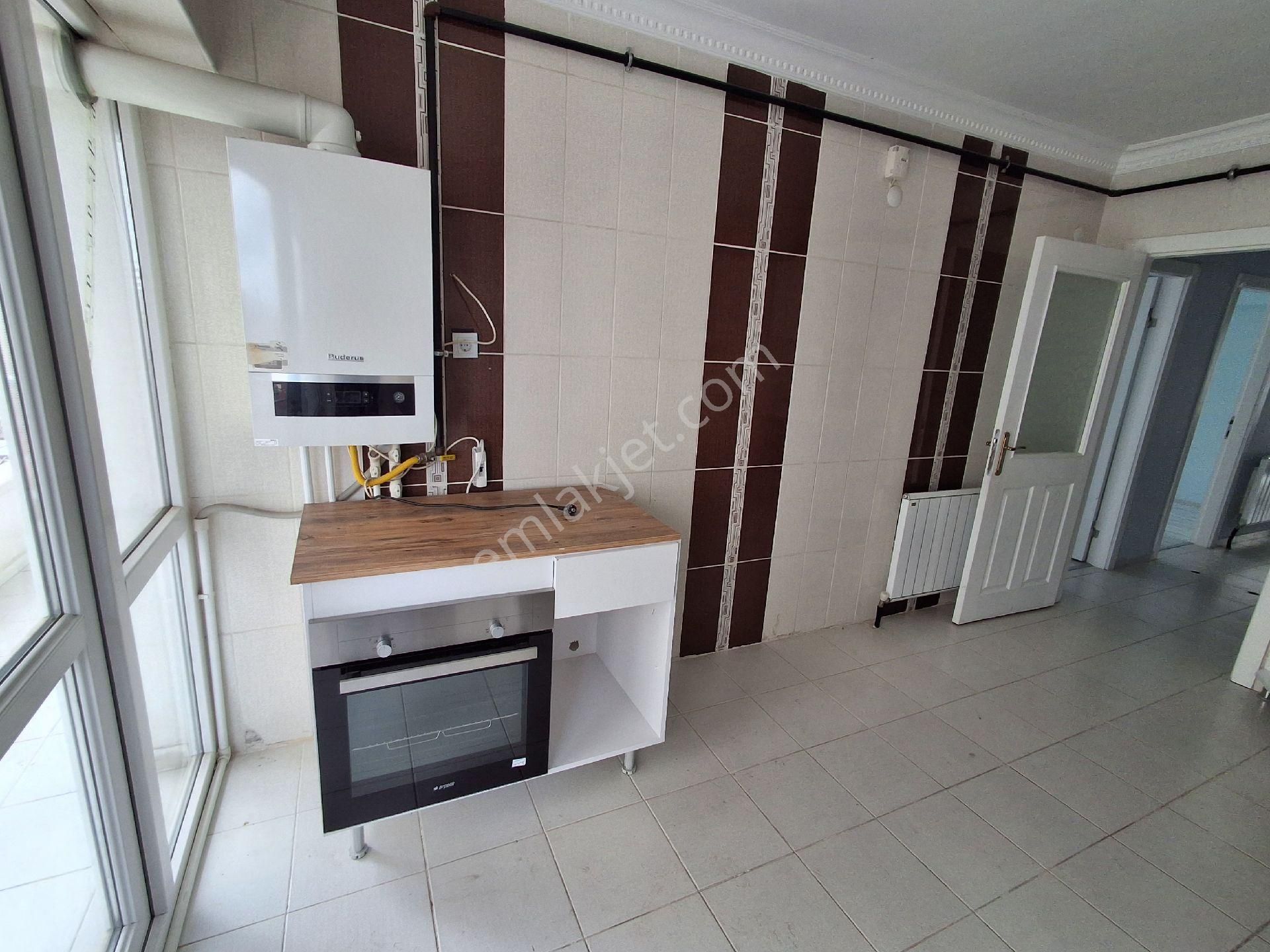 H.gazi Göbek Pazar Arkası 1.kat 3+1 Asansörlü Kök Tapu Kombi Petek Duşakabin Vestiyer Full - Görsel 9