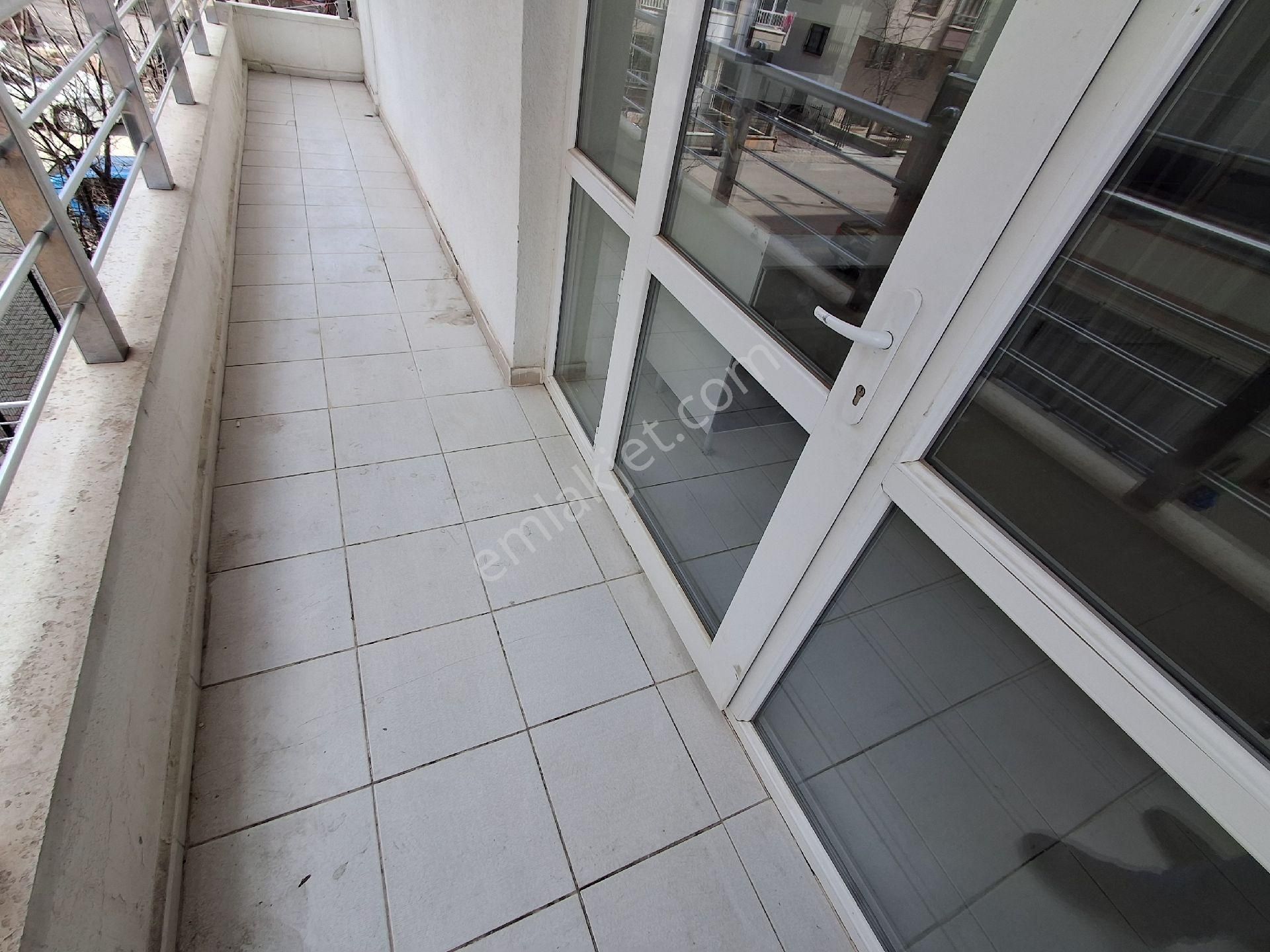 H.gazi Göbek Pazar Arkası 1.kat 3+1 Asansörlü Kök Tapu Kombi Petek Duşakabin Vestiyer Full - Görsel 2