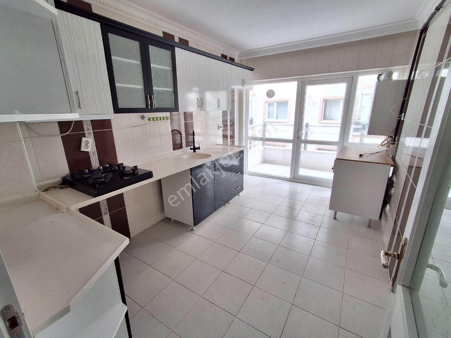 H.gazi Göbek Pazar Arkası 1.kat 3+1 Asansörlü Kök Tapu Kombi Petek Duşakabin Vestiyer Full - Görsel 7