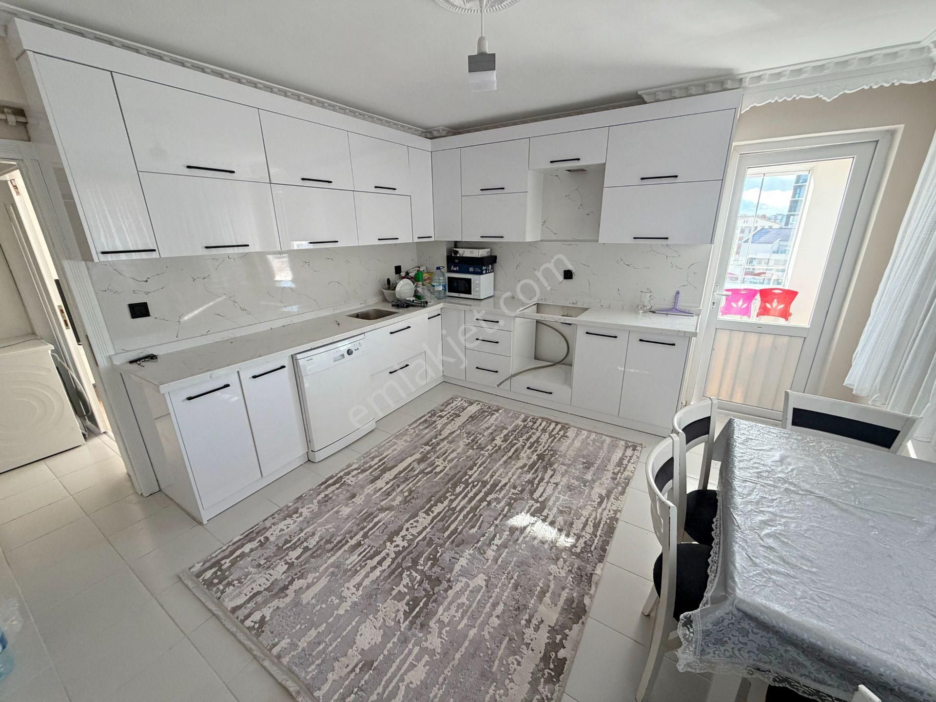 Cihandan Seval Caddesi Paralelinde Manzaralı Güney Cephe 3+1 - Görsel 9