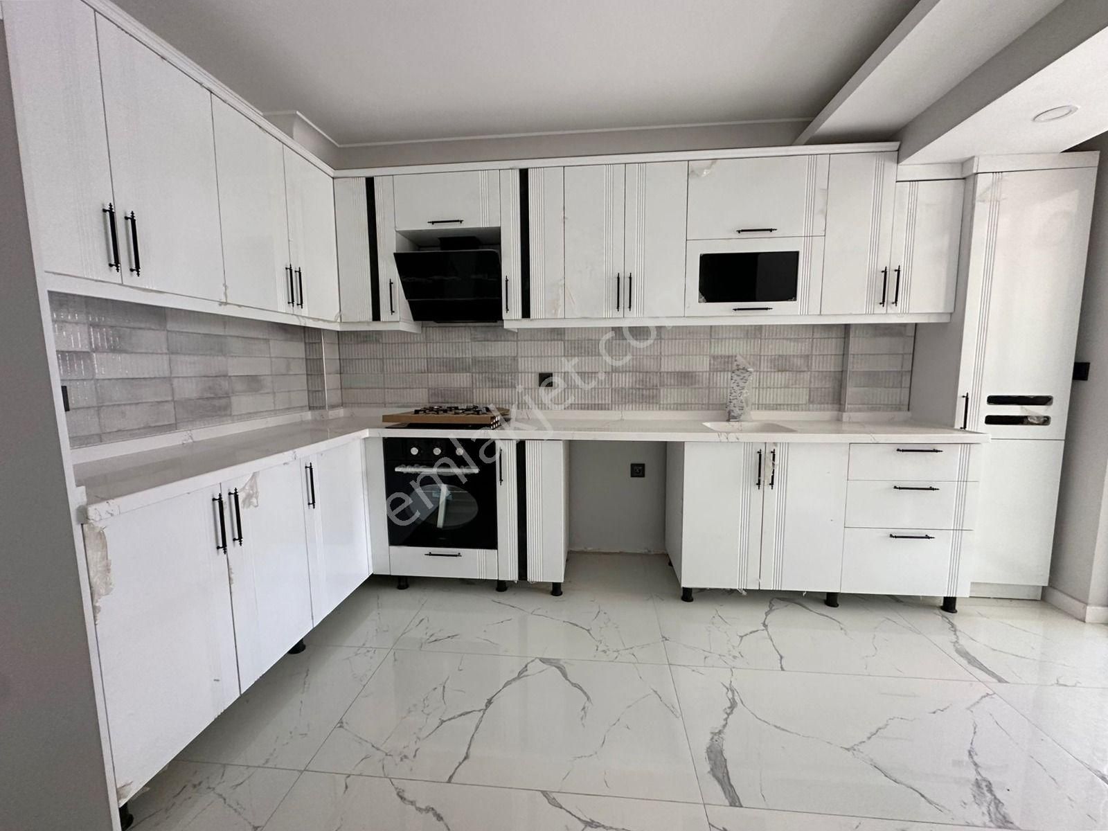 Karapürçek'te Uçaklı Park Yakınında Giyinme Odalı 3+1 Ara Kat Satılık Sıfır Daire !! - Görsel 3