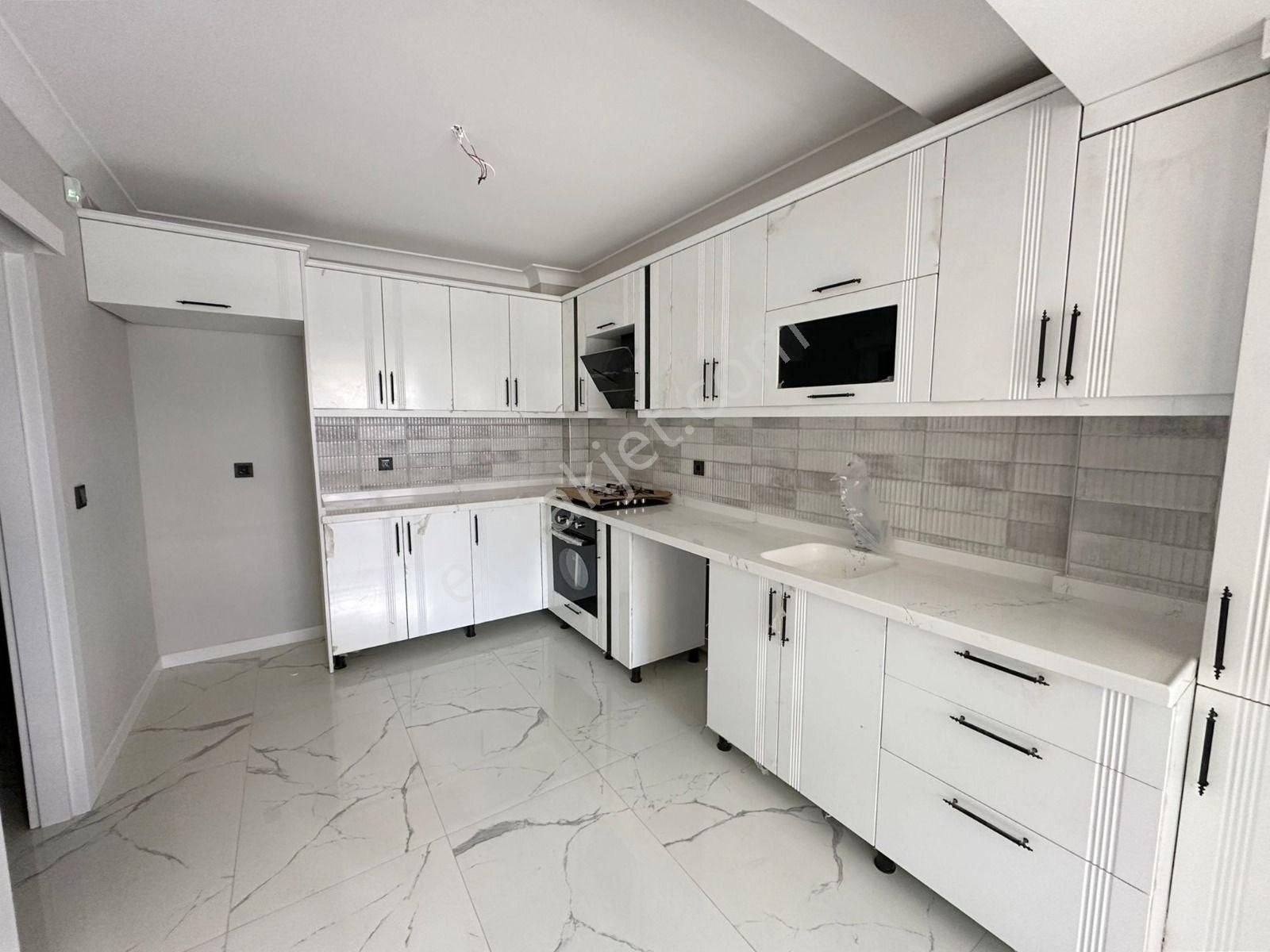 Karapürçek'te Uçaklı Park Yakınında Giyinme Odalı 3+1 Ara Kat Satılık Sıfır Daire !!