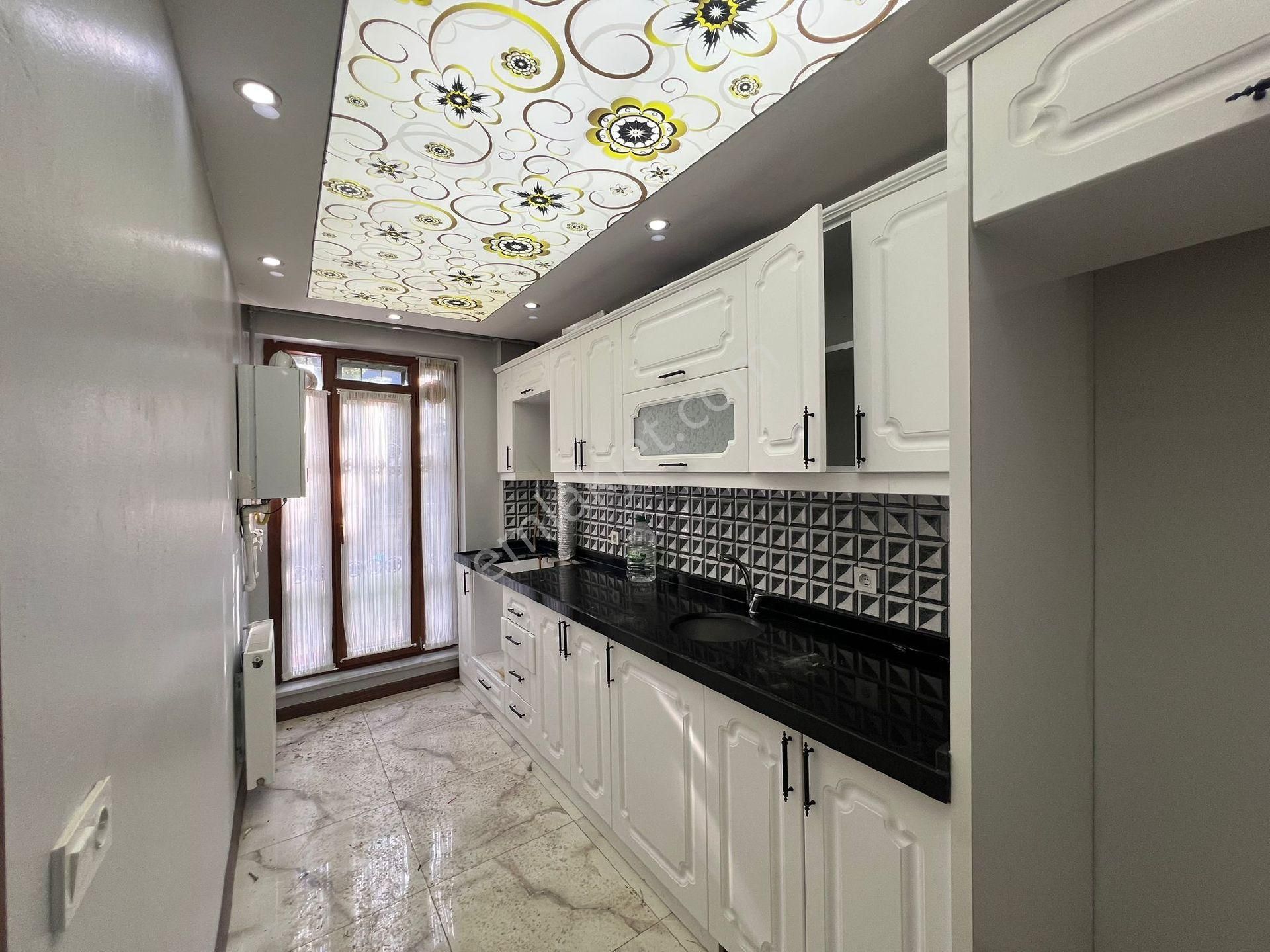 Beylikdüzü Kavaklı Merkezde 2+1 Giriş Kat Bahçe Kullanımı Kiralık - Görsel 2