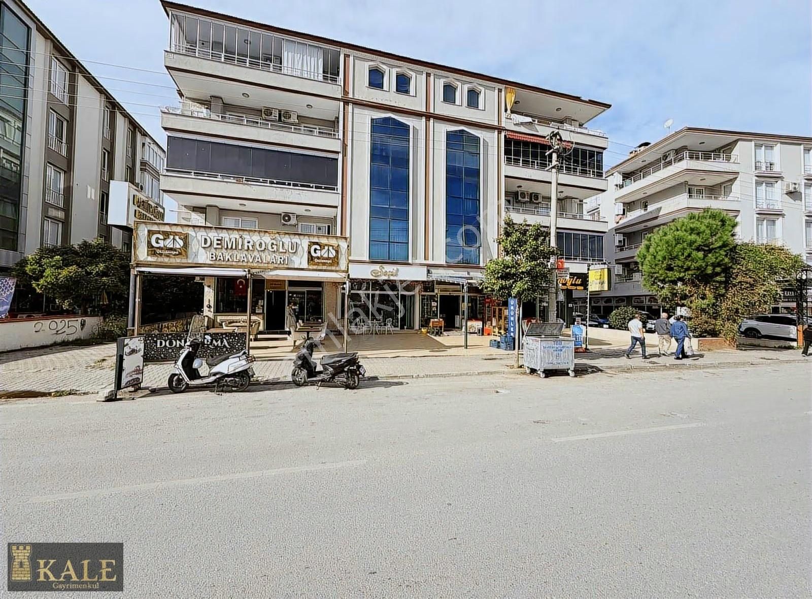 Kale'den Popüler Noktada Devren Kiralık Butik