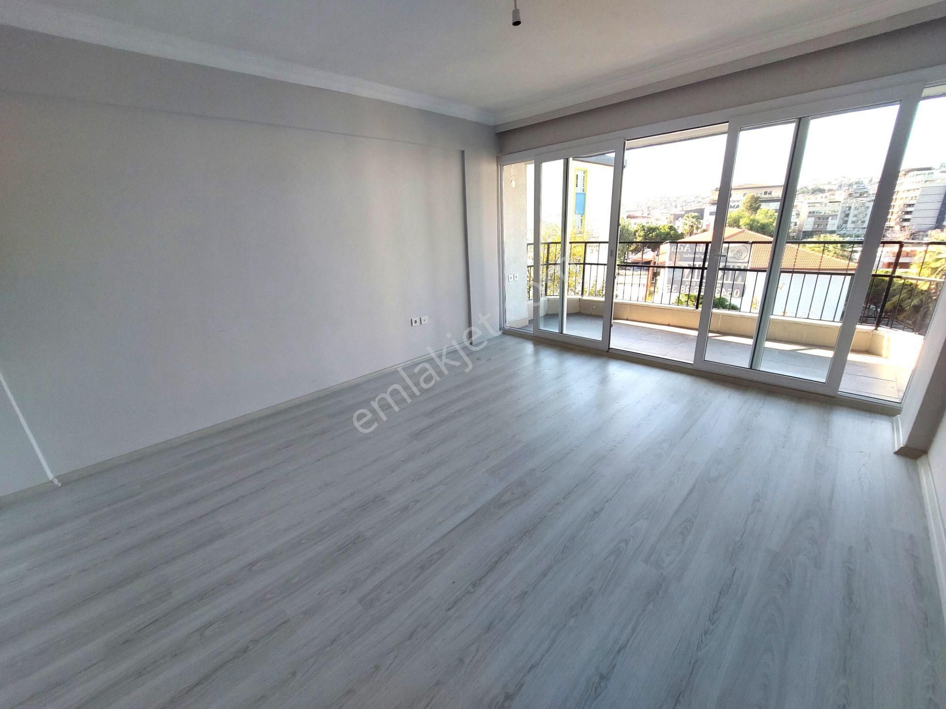 Kuşadası Marina'ya 150 Mt Deniz Manzaralı 2+1 Kiralık Daire - Görsel 3