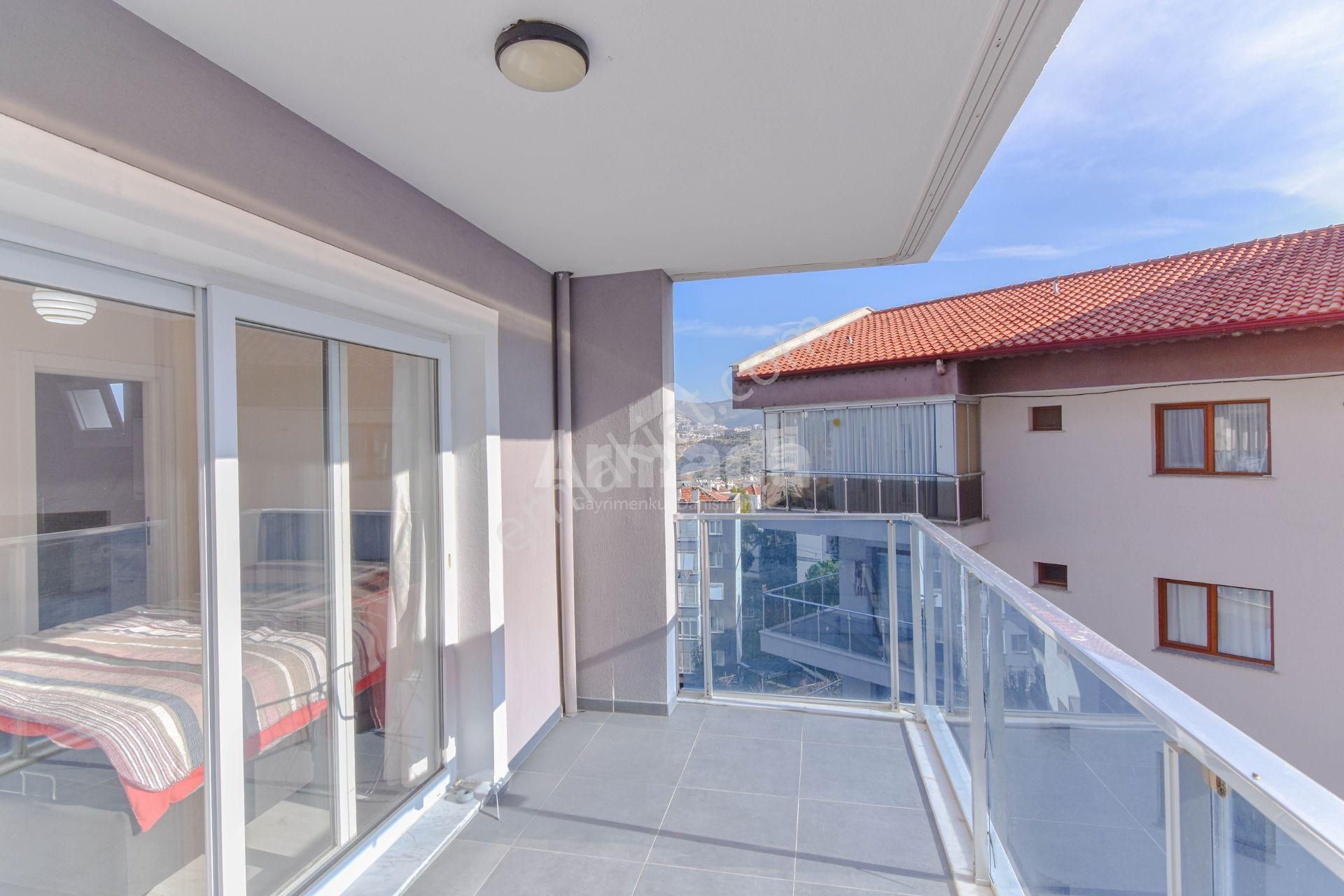 Kuşadası Kadınlar Denizi'nde Çift Cepheli/çift Balkonlu 2+1 - Görsel 17