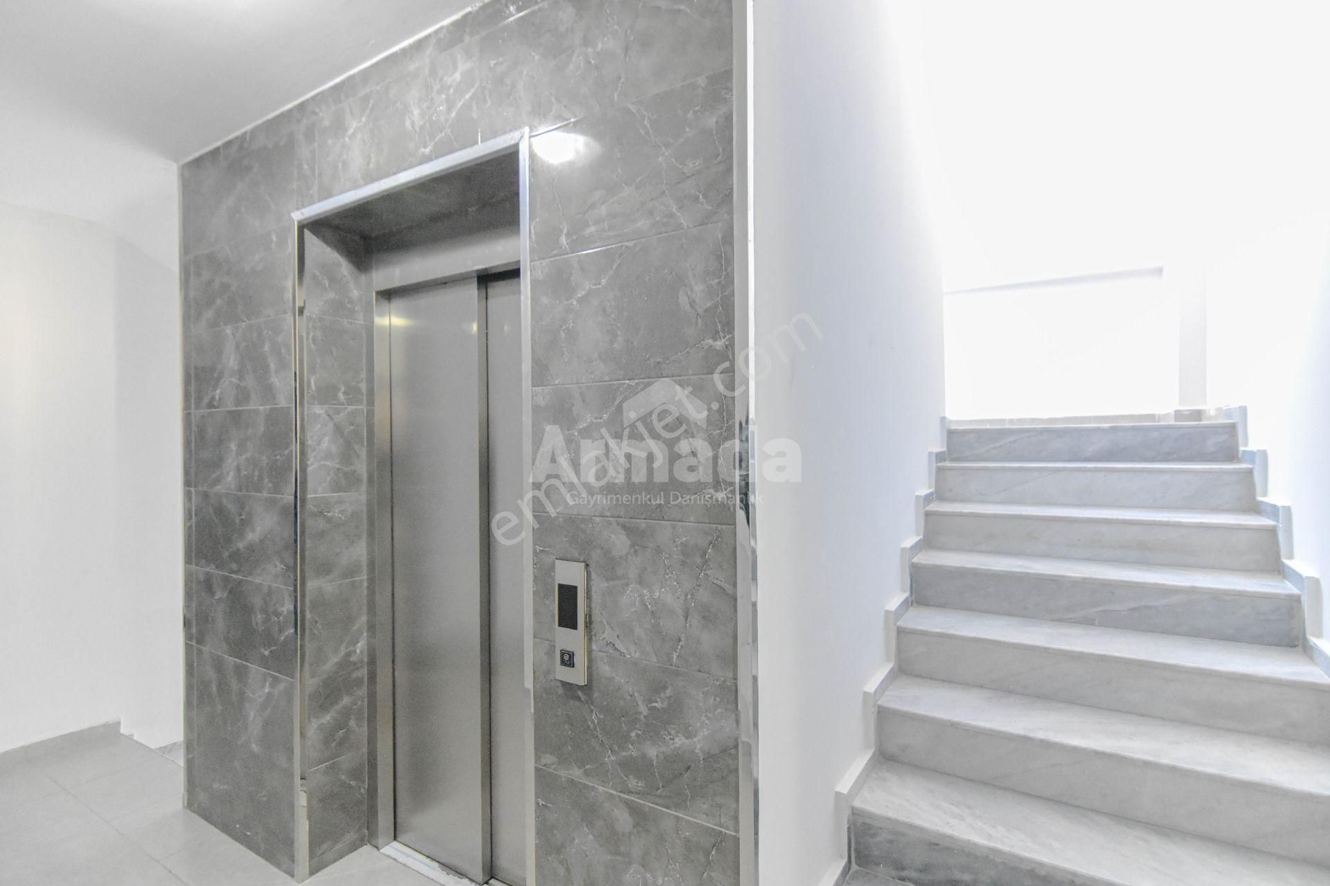 Kuşadası Kadınlar Denizi'nde Çift Cepheli/çift Balkonlu 2+1 - Görsel 23