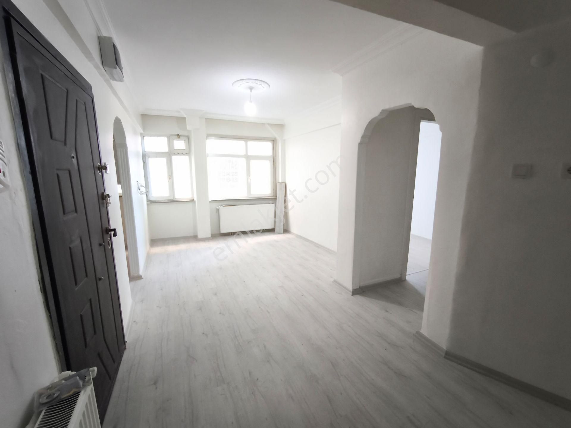 Fatih Ayvansaray Mh 1+1 / 65m2 / Düz Giriş / Masrafsız / Metrobüse 10 Dk