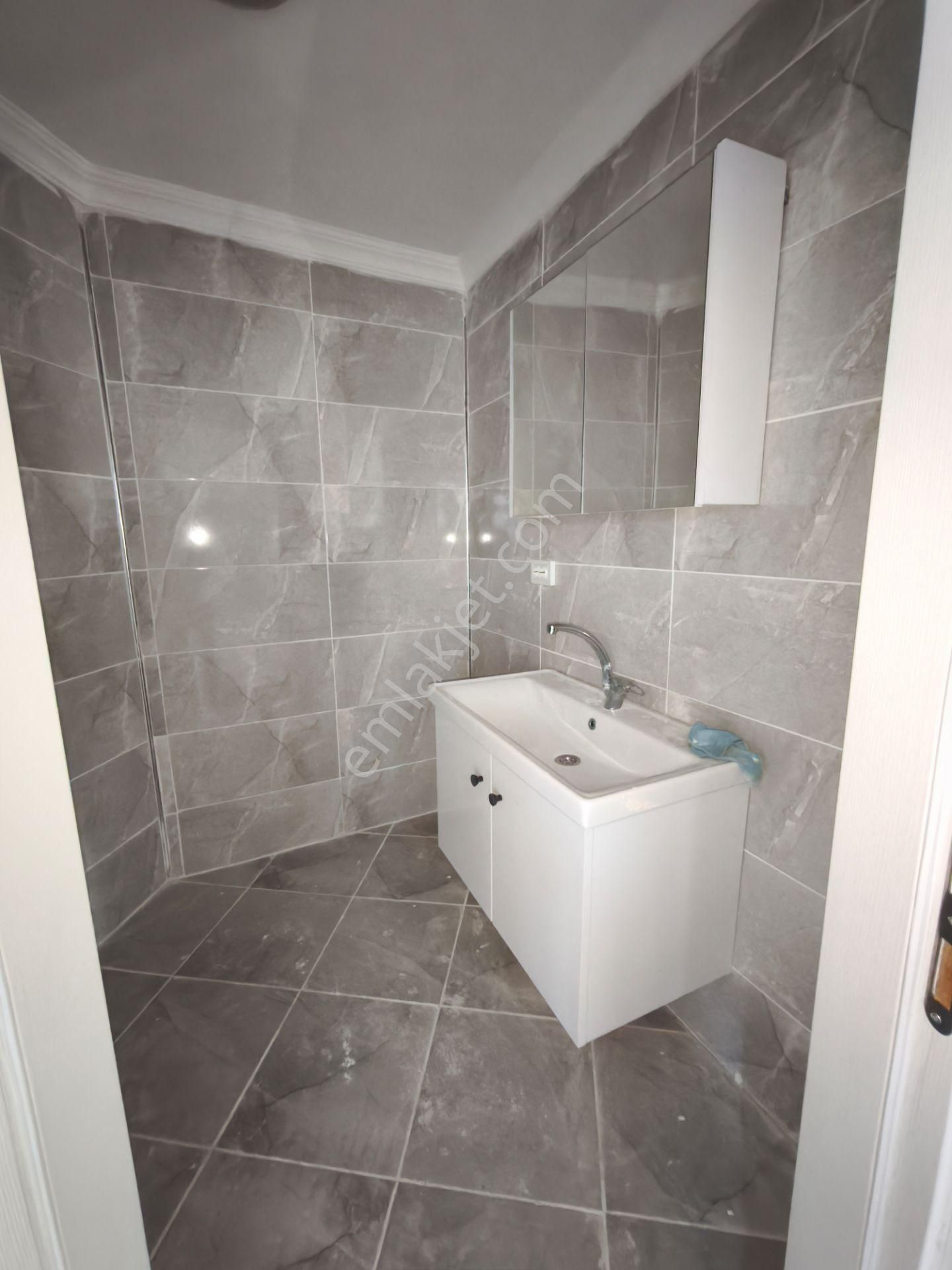 Fatih Ayvansaray Mh 1+1 / 65m2 / Düz Giriş / Masrafsız / Metrobüse 10 Dk - Görsel 20