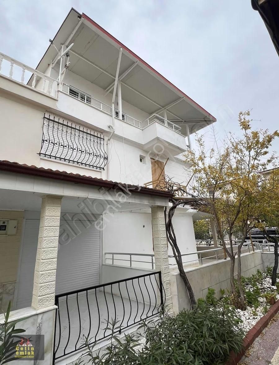 Güzelçamlıda Havuzlu Site İçinde 4+1 Köşe Konumlu Villa Satılık - Görsel 22
