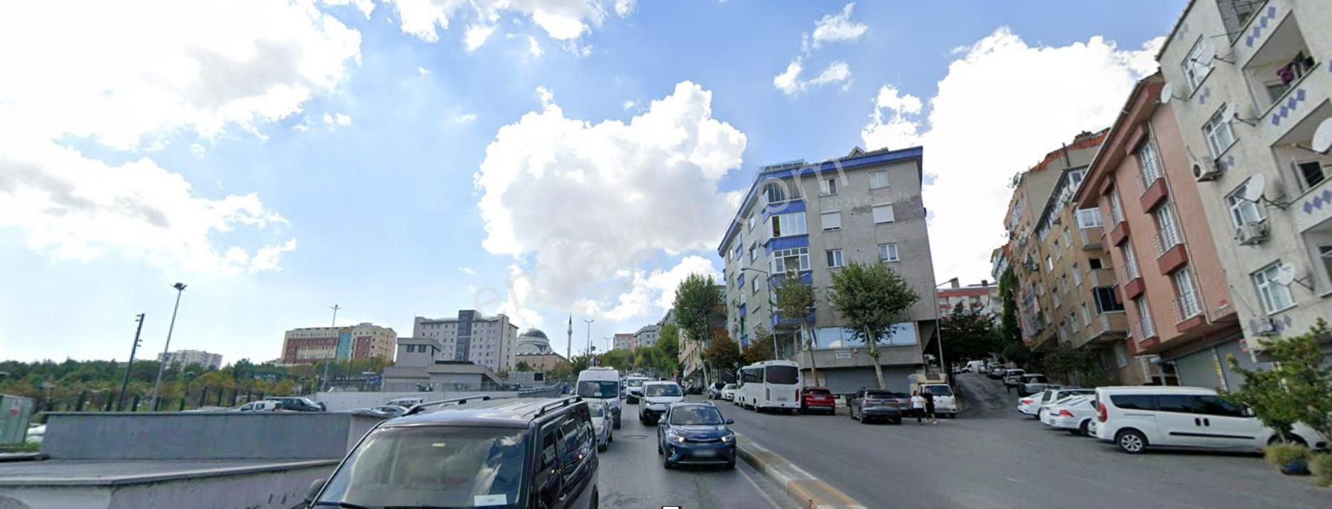 Çınar Mahallesinde Ana Cadde Ve Metroya Cephe Merkezi Konumlu 3+1 Daire