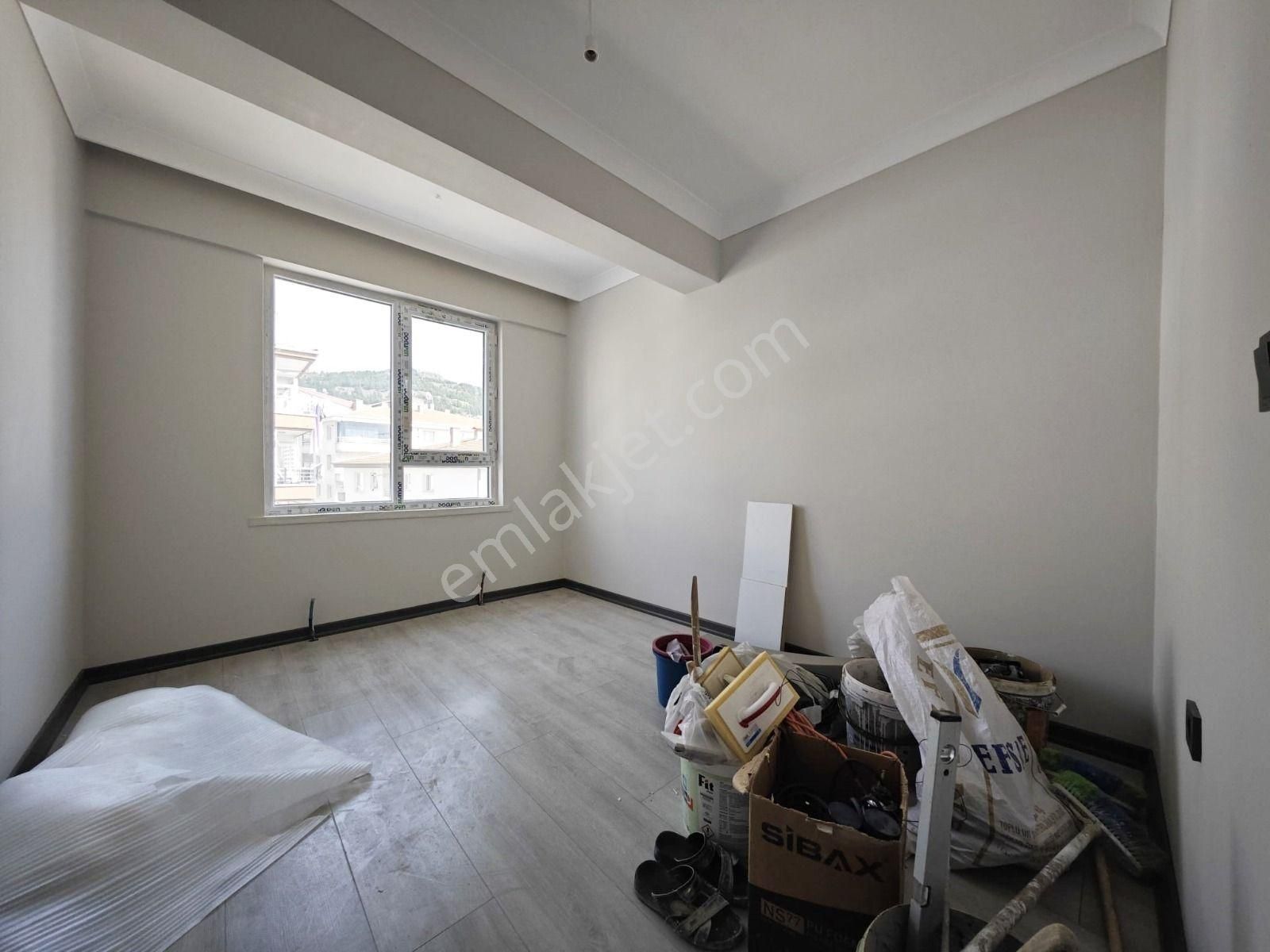 Bostancık Caddesi Yakınında Asansörlü 3+1 Ara Kat Satılık Sıfır Daire !! - Görsel 6