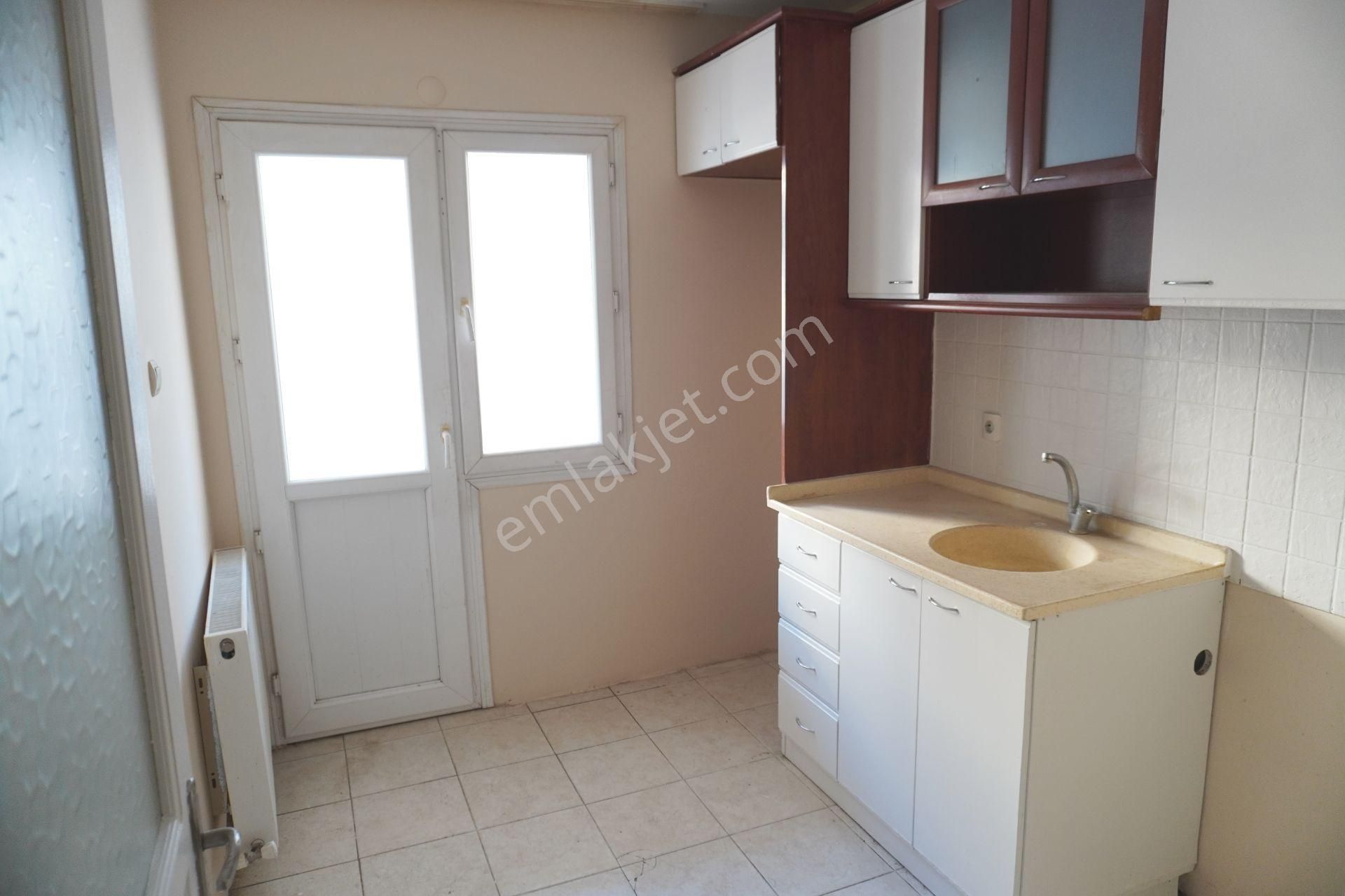 Egekent 2 De Kiralık 3+1 Doğalgazlı+balkonlu Çiğli Serkan Dan