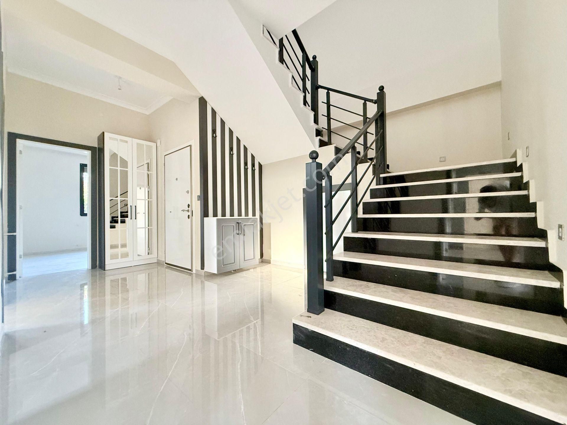 ▶ ▶ Akçay Körfez'den 610 M2 Arsa İçinde Havuzlu 4+1 Tam Bağımsız Villa - Görsel 14