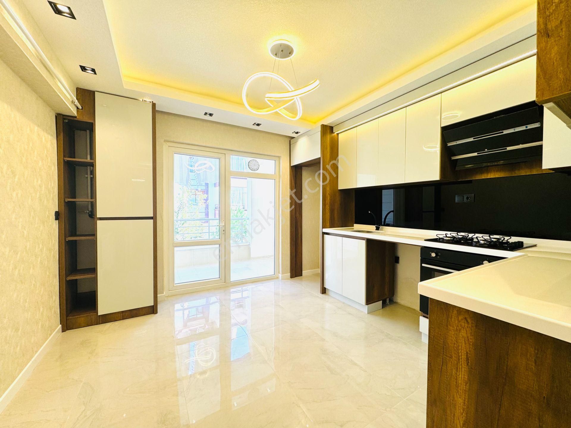 Nam-ak Emlak'tan ▓ Fatih Mah, 4+1 160m² 2 Banyolu Arakat Full Yapılı