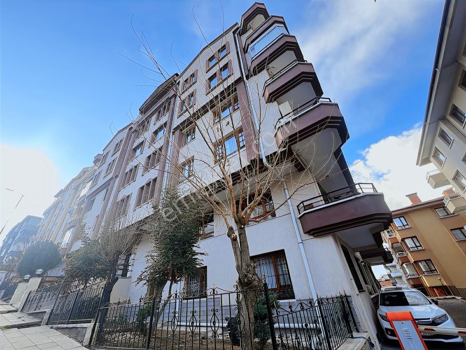 Redstone Castle Çankaya Cevizlidere Mahallesi Satılık 3+1 Daire - Görsel 3