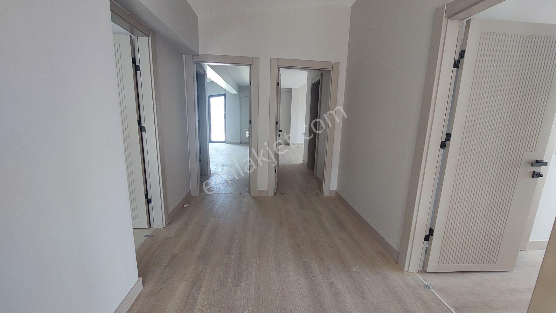 Mogan Gölüne Yakın Full Yapılı Ana Site İçinde Manzaralı Villa - Görsel 14