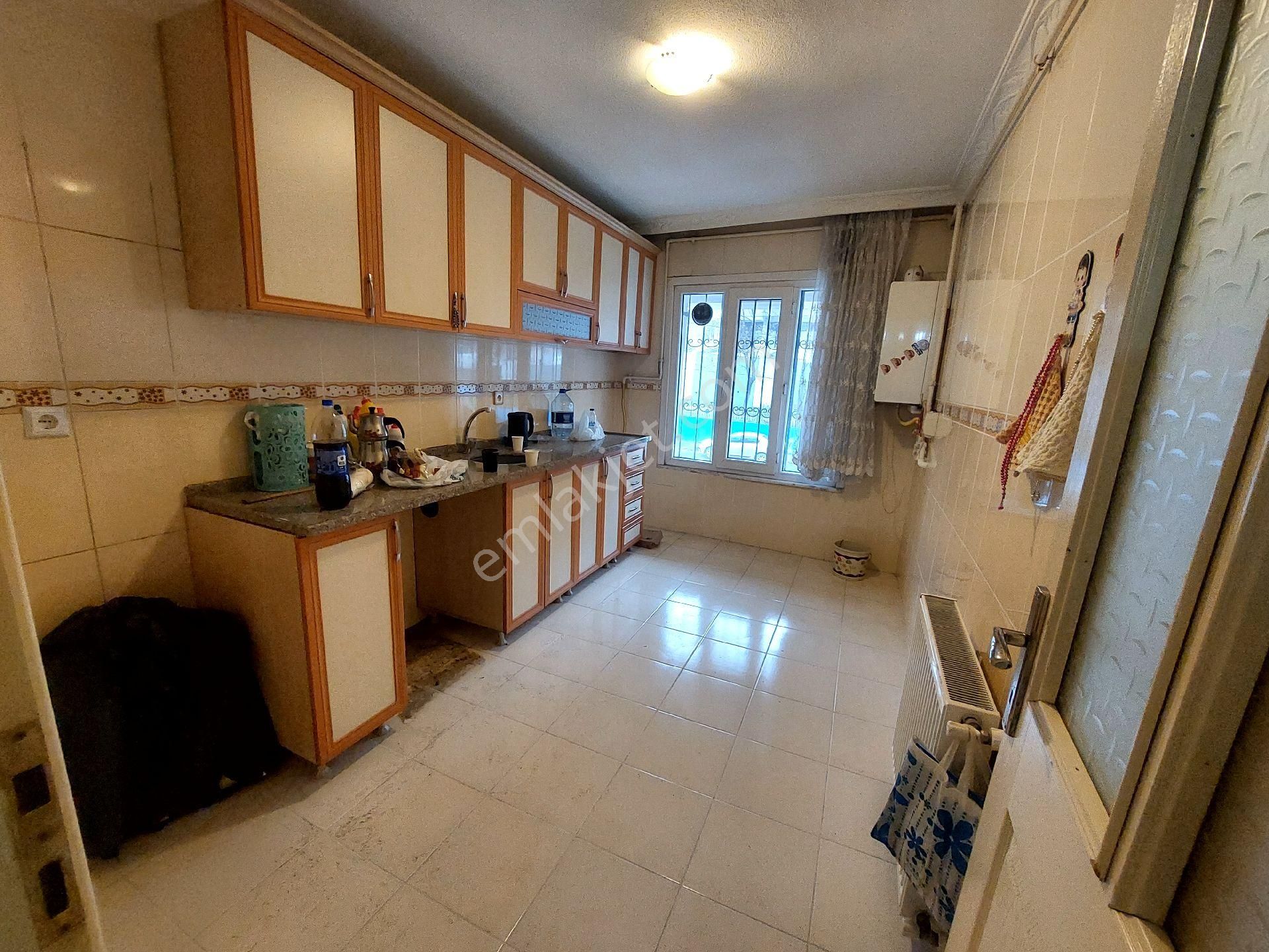 Gaziosmanpaşa Küçükköy Geleri Cadesi De Acıl Satılık Yüksek Giriş Kat Balkonlu 3+1 120 M2 - Görsel 14