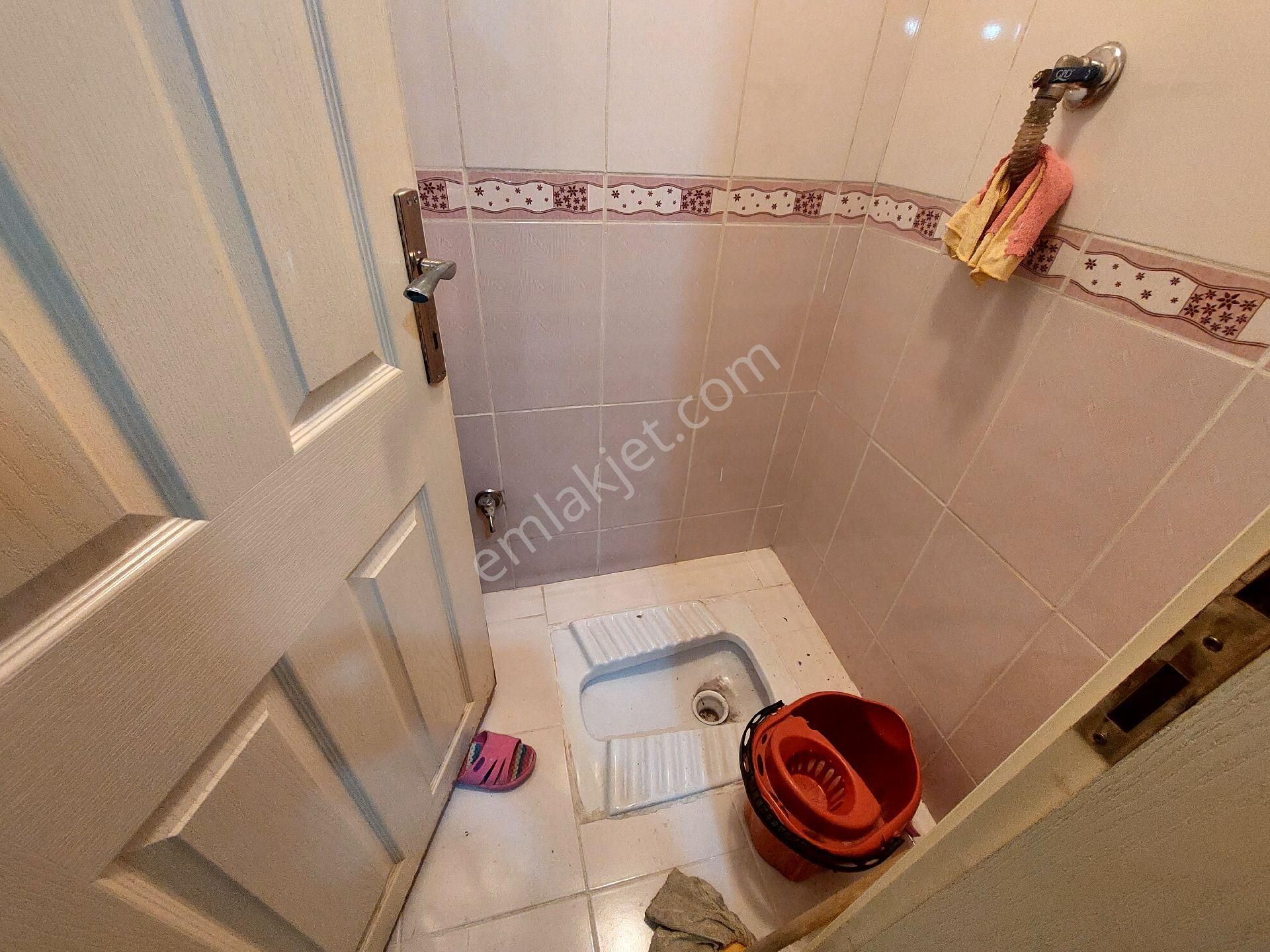 Gaziosmanpaşa Küçükköy Geleri Cadesi De Acıl Satılık Yüksek Giriş Kat Balkonlu 3+1 120 M2 - Görsel 23