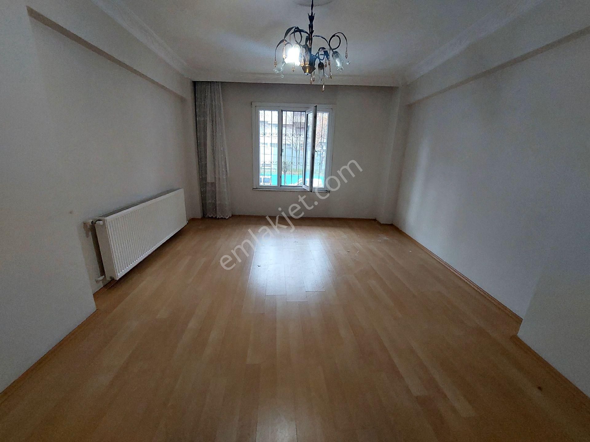 Gaziosmanpaşa Küçükköy Geleri Cadesi De Acıl Satılık Yüksek Giriş Kat Balkonlu 3+1 120 M2 - Görsel 2