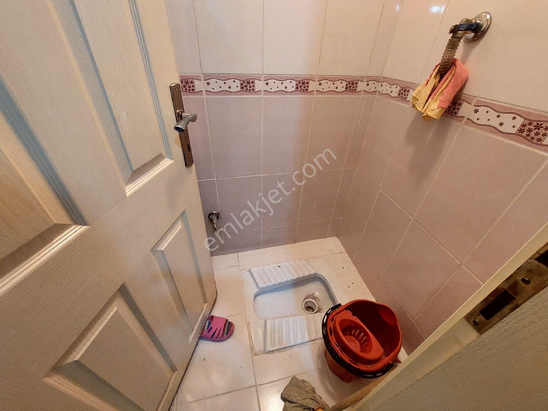 Gaziosmanpaşa Küçükköy Geleri Cadesi De Acıl Satılık Yüksek Giriş Kat Balkonlu 3+1 120 M2 - Görsel 24