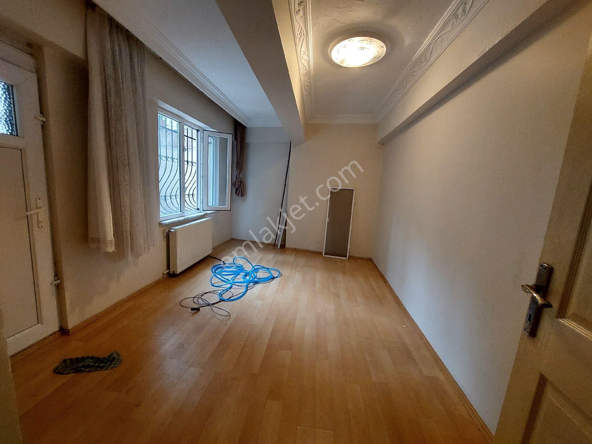 Gaziosmanpaşa Küçükköy Geleri Cadesi De Acıl Satılık Yüksek Giriş Kat Balkonlu 3+1 120 M2 - Görsel 5