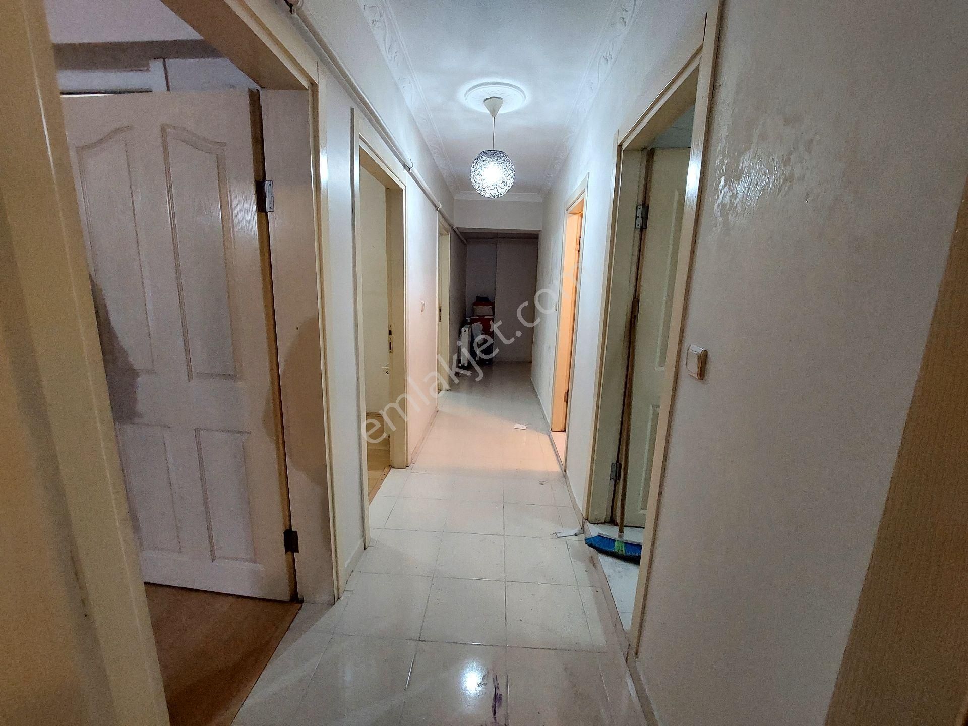 Gaziosmanpaşa Küçükköy Geleri Cadesi De Acıl Satılık Yüksek Giriş Kat Balkonlu 3+1 120 M2 - Görsel 17