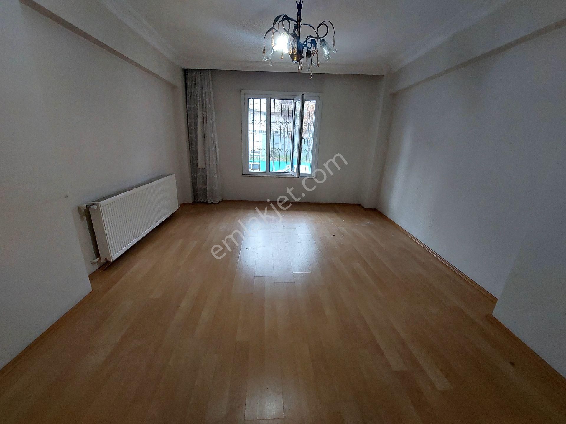 Gaziosmanpaşa Küçükköy Geleri Cadesi De Acıl Satılık Yüksek Giriş Kat Balkonlu 3+1 120 M2 - Görsel 4