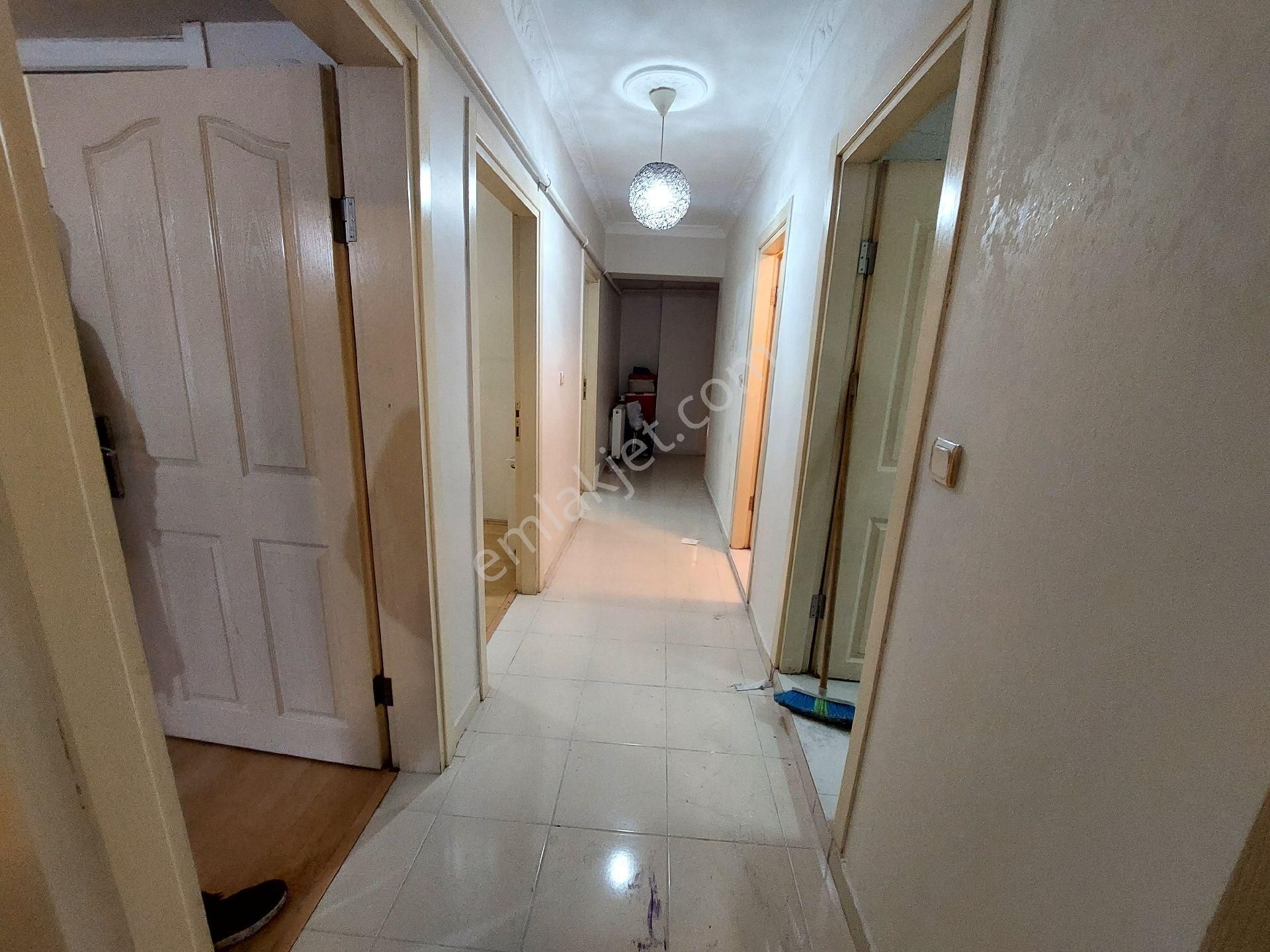 Gaziosmanpaşa Küçükköy Geleri Cadesi De Acıl Satılık Yüksek Giriş Kat Balkonlu 3+1 120 M2 - Görsel 18